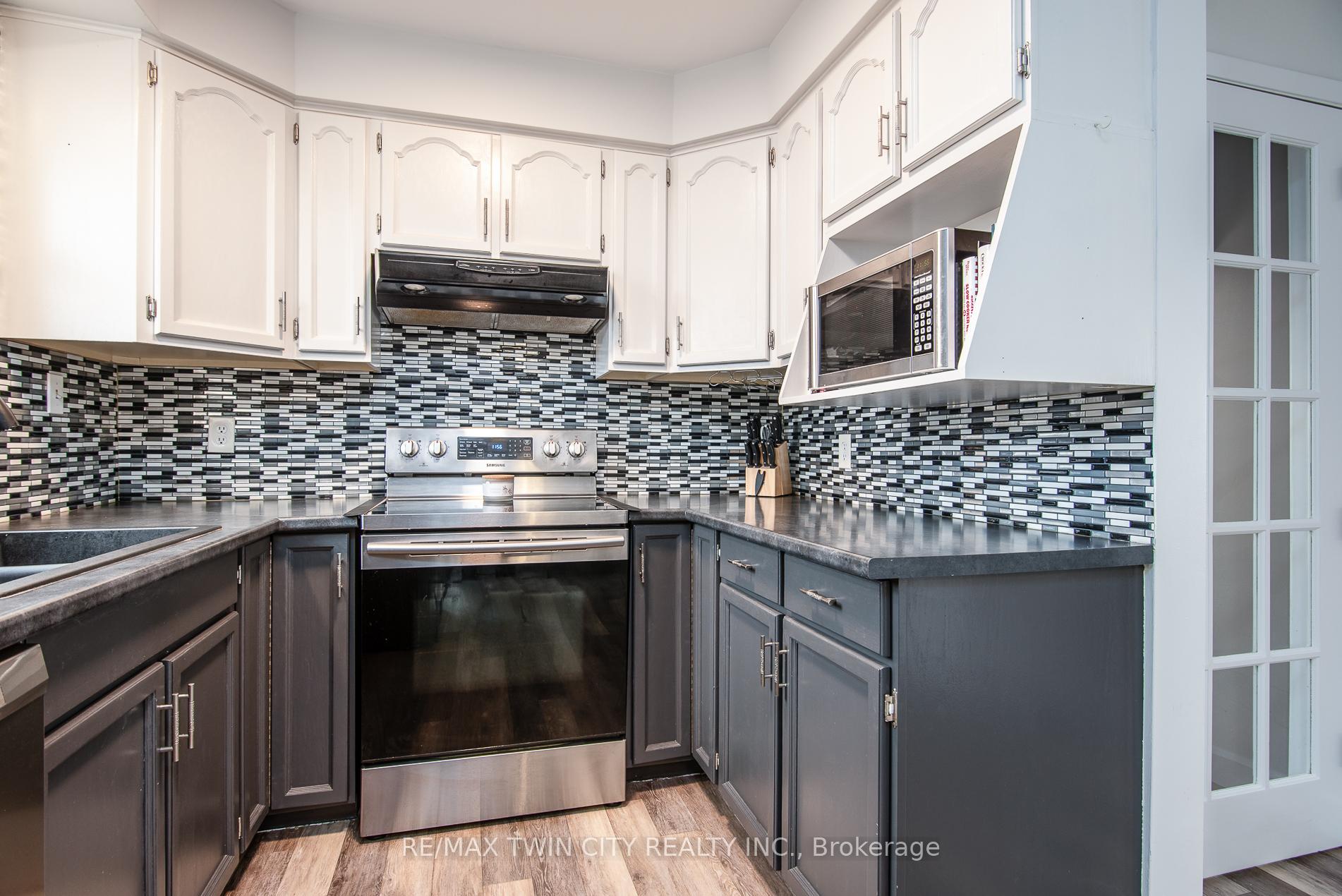 Photo 22 of 18 Lucerne Drive, Kitchener — HOMEH