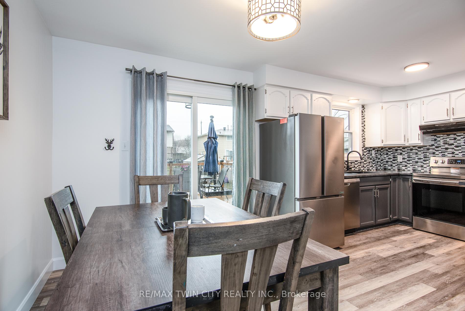Photo 26 of 18 Lucerne Drive, Kitchener — HOMEH