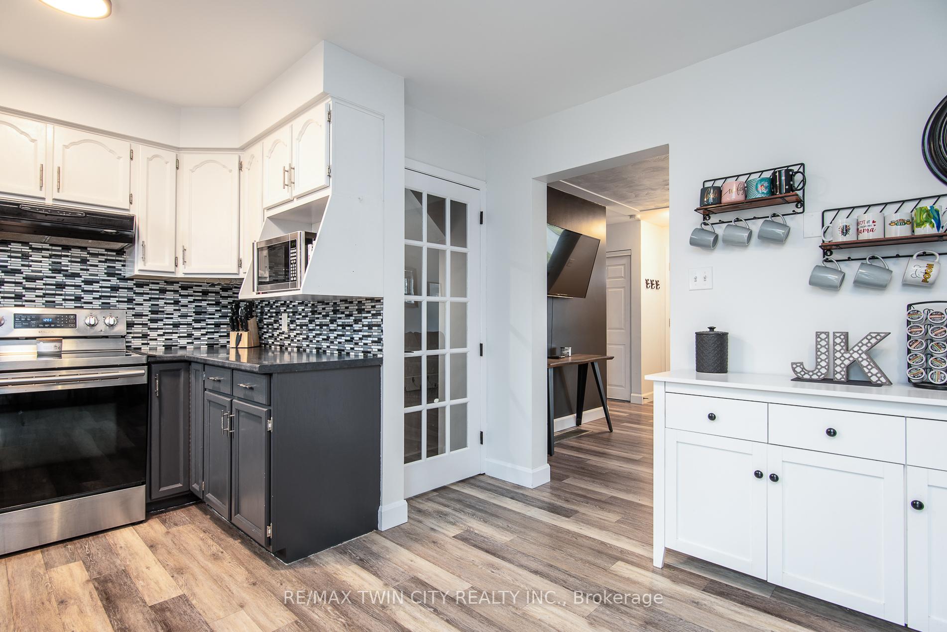 Photo 27 of 18 Lucerne Drive, Kitchener — HOMEH