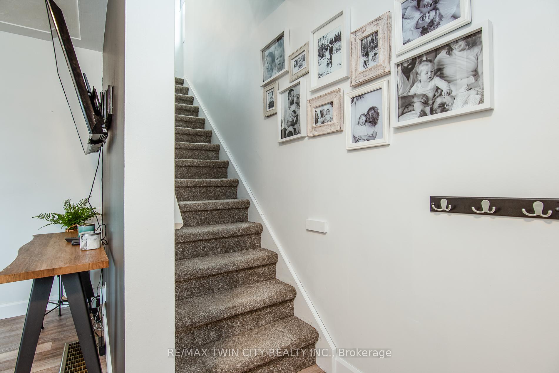 Photo 28 of 18 Lucerne Drive, Kitchener — HOMEH