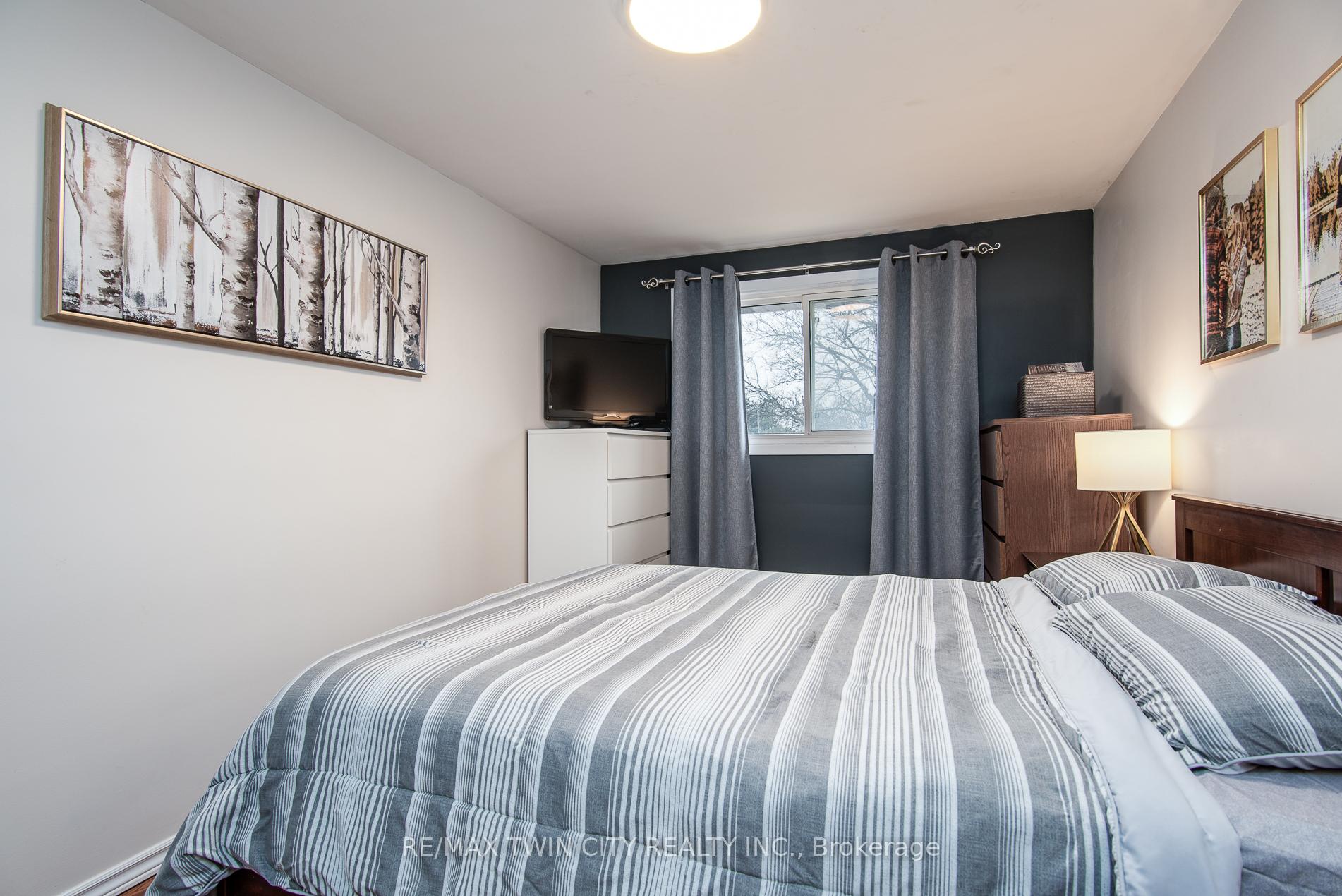 Photo 30 of 18 Lucerne Drive, Kitchener — HOMEH