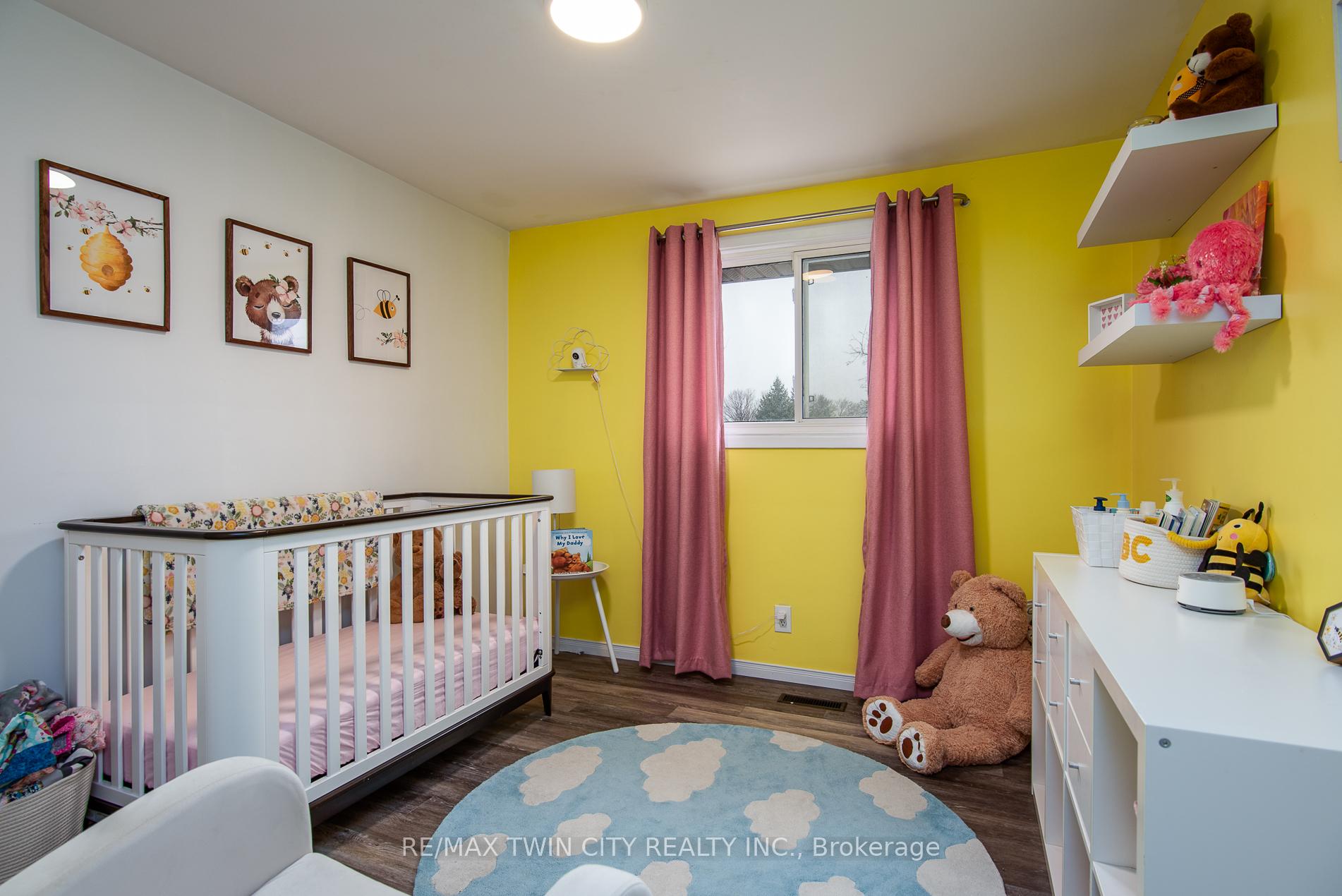 Photo 32 of 18 Lucerne Drive, Kitchener — HOMEH