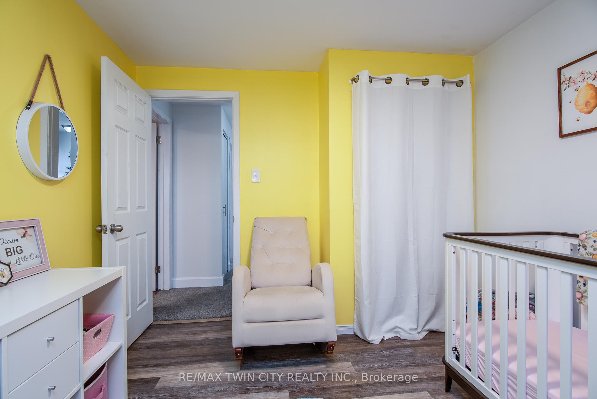Photo 33 of 18 Lucerne Drive, Kitchener — HOMEH