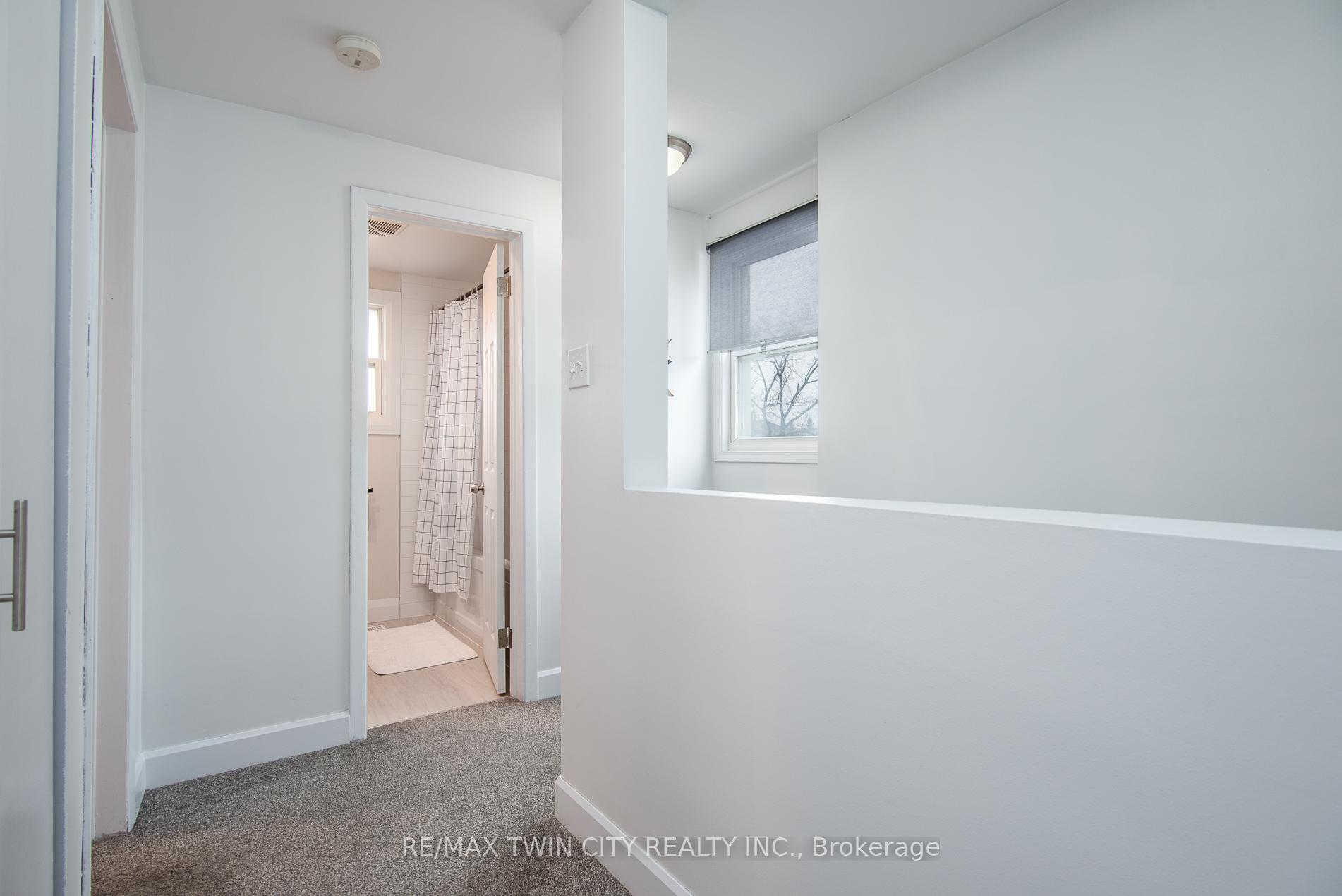 Photo 34 of 18 Lucerne Drive, Kitchener — HOMEH