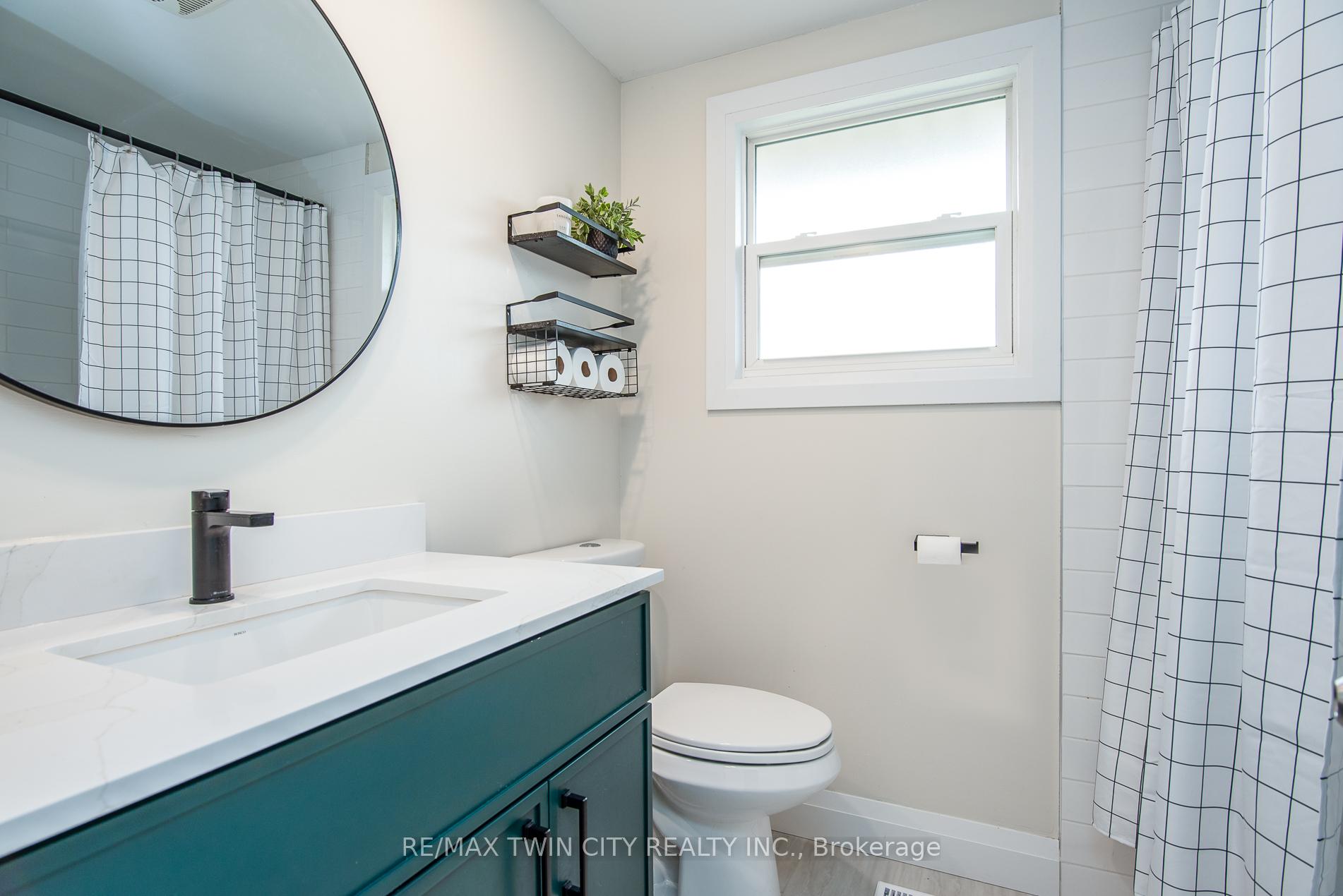 Photo 35 of 18 Lucerne Drive, Kitchener — HOMEH