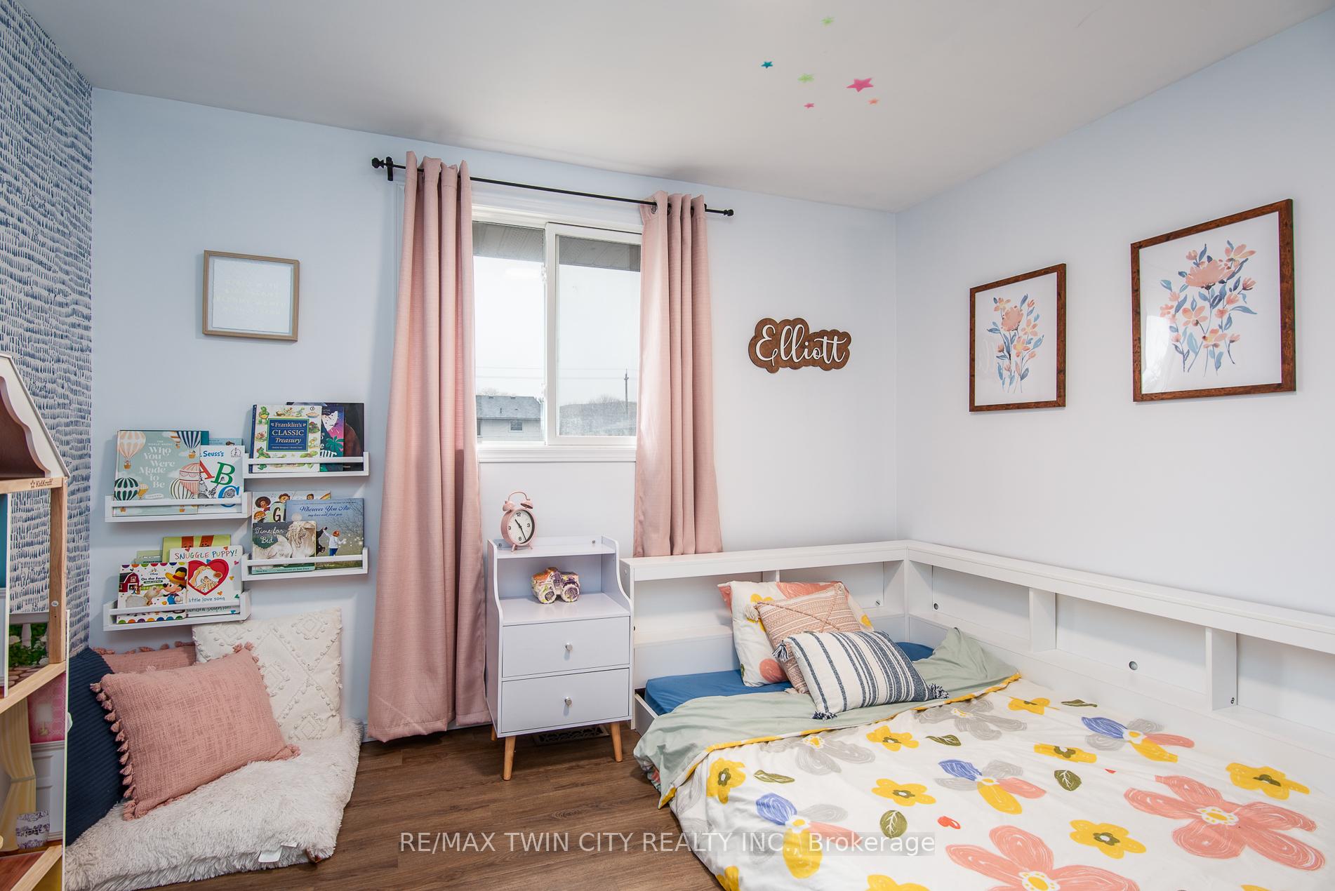 Photo 37 of 18 Lucerne Drive, Kitchener — HOMEH