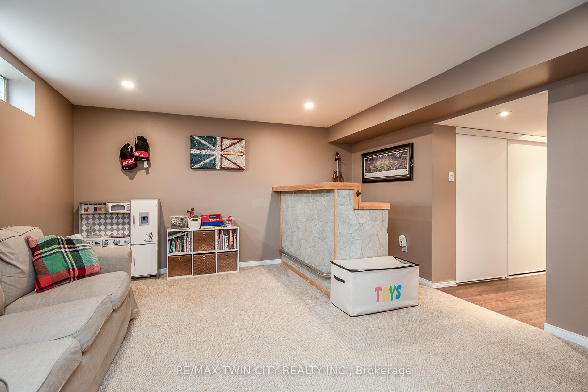 Photo 38 of 18 Lucerne Drive, Kitchener — HOMEH