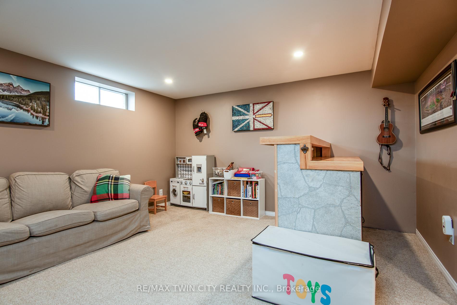 Photo 39 of 18 Lucerne Drive, Kitchener — HOMEH