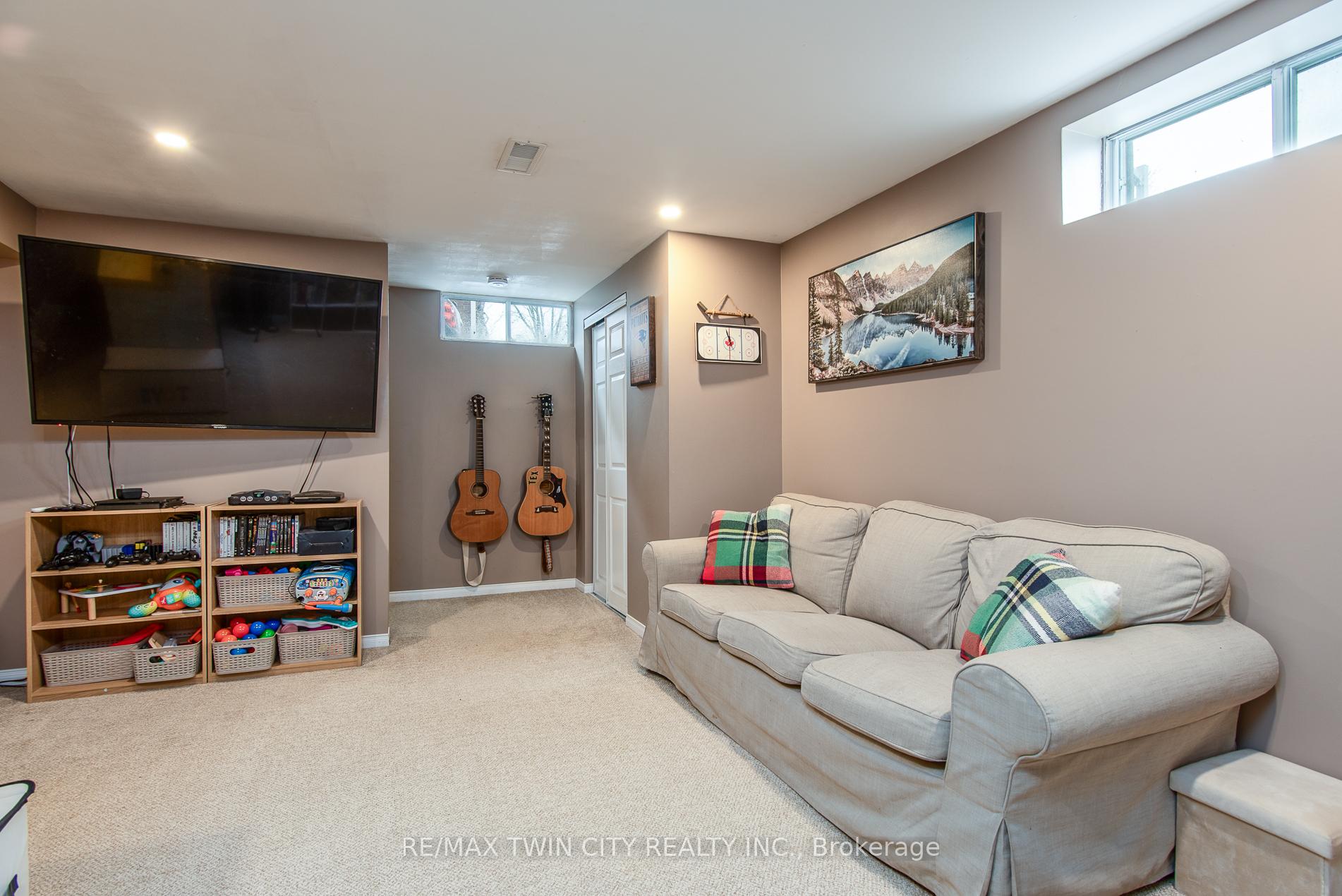 Photo 41 of 18 Lucerne Drive, Kitchener — HOMEH