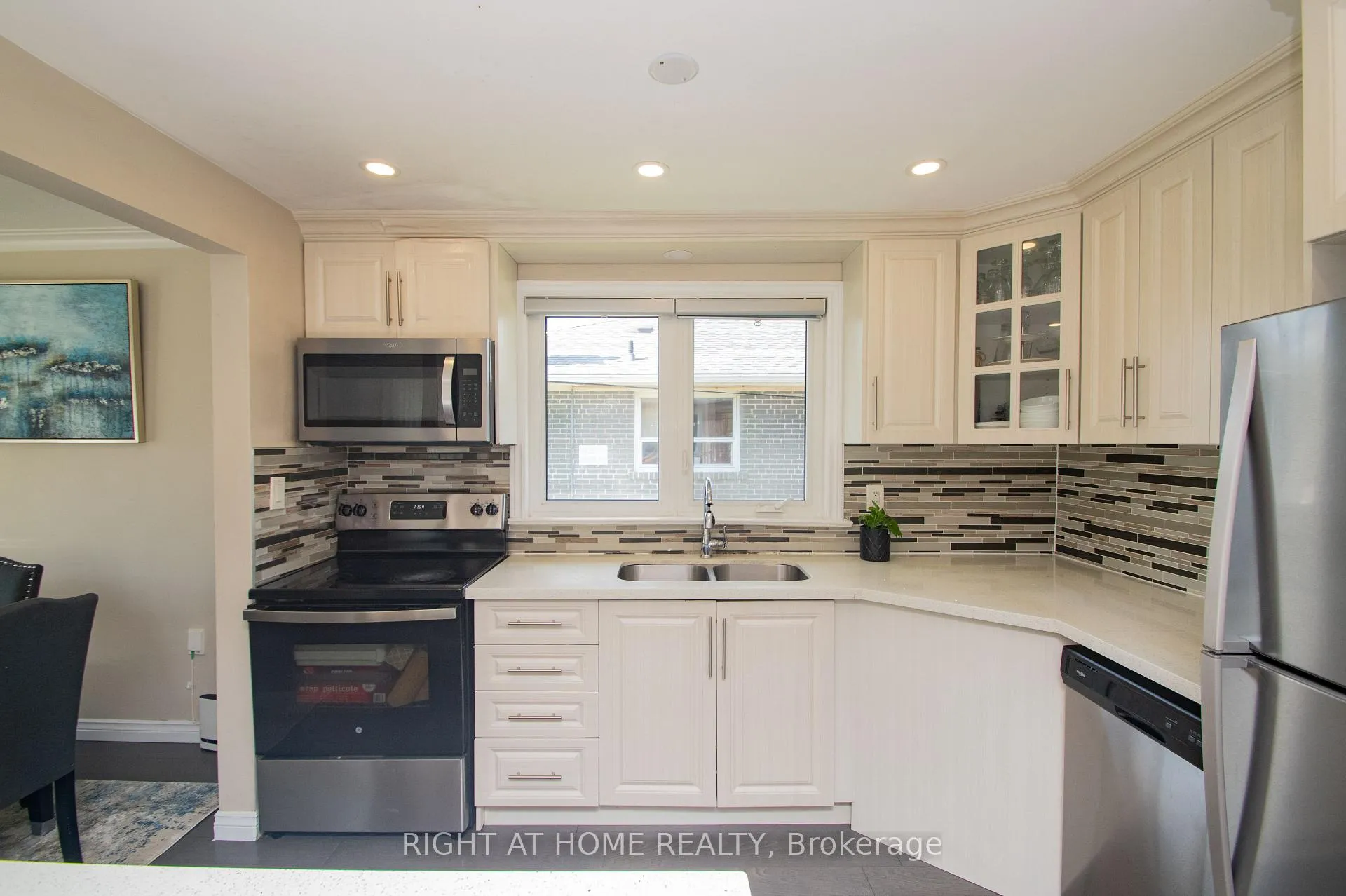 Photo 3 of 65 Bridgenorth Crescent, Etobicoke, Thistletown-Beaumonde Heights — HOMEH