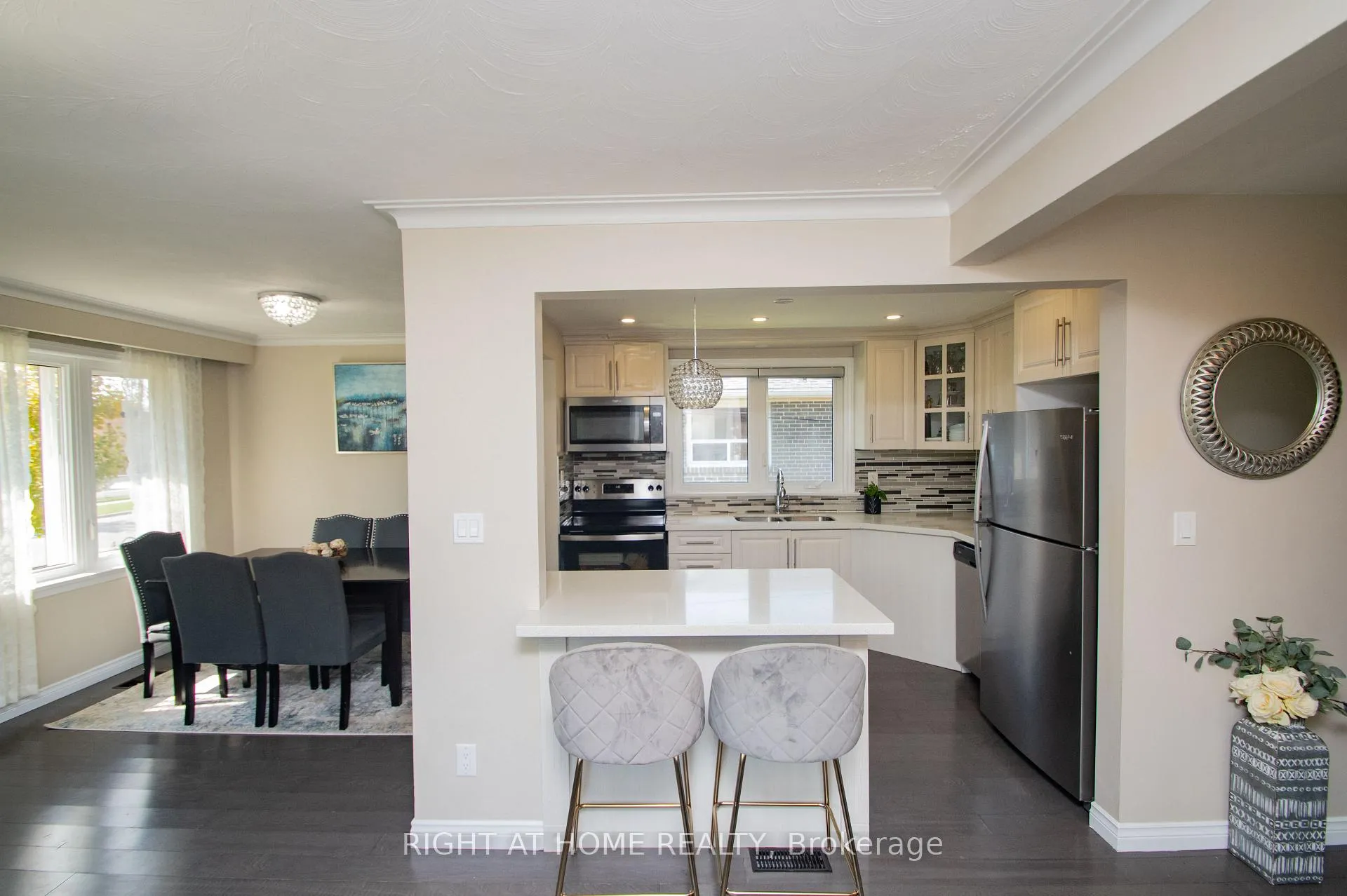 Photo 4 of 65 Bridgenorth Crescent, Etobicoke, Thistletown-Beaumonde Heights — HOMEH