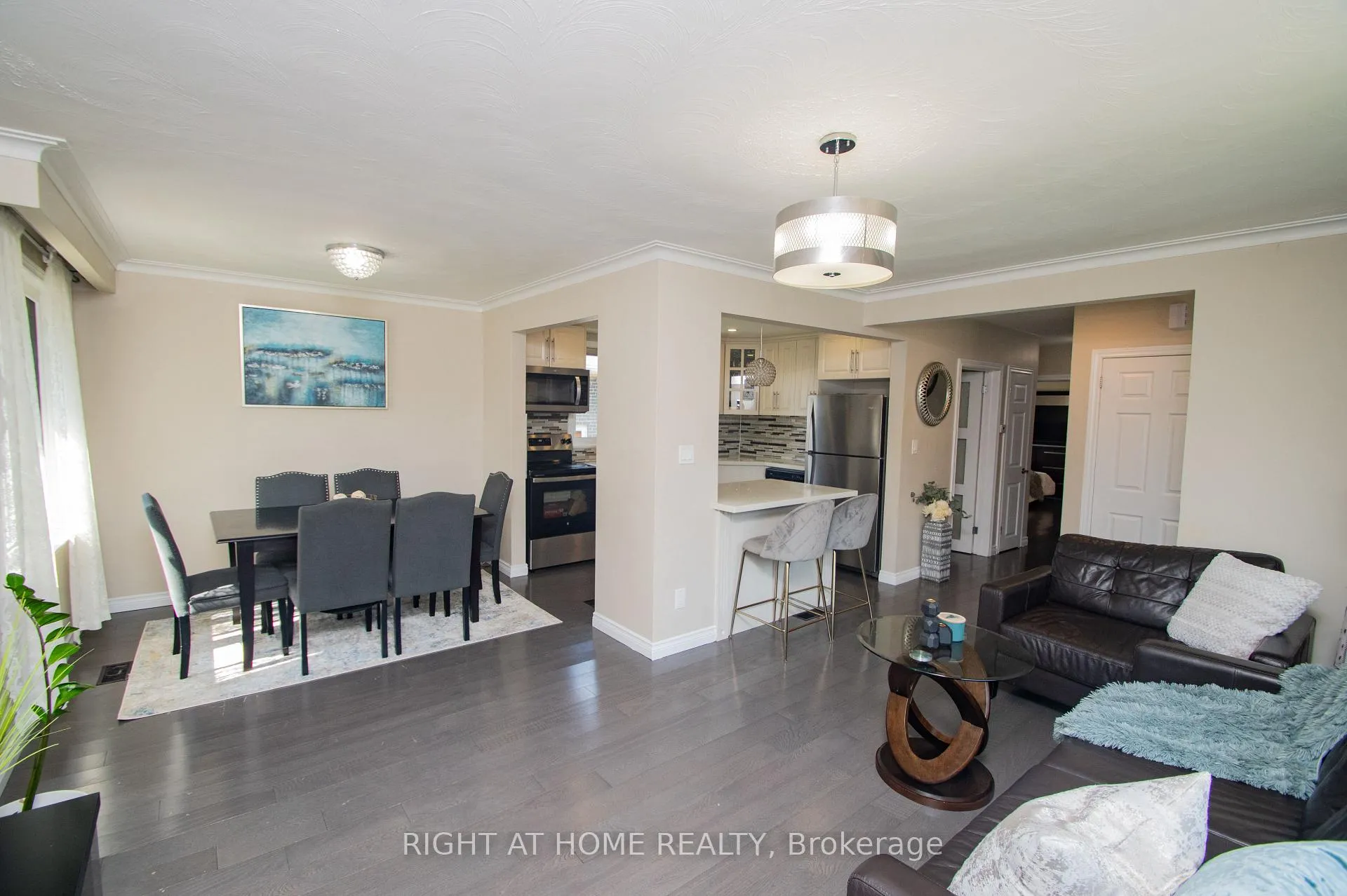 Photo 5 of 65 Bridgenorth Crescent, Etobicoke, Thistletown-Beaumonde Heights — HOMEH