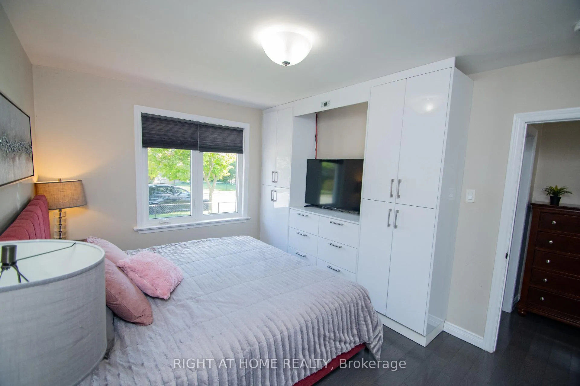 Photo 16 of 65 Bridgenorth Crescent, Etobicoke, Thistletown-Beaumonde Heights — HOMEH