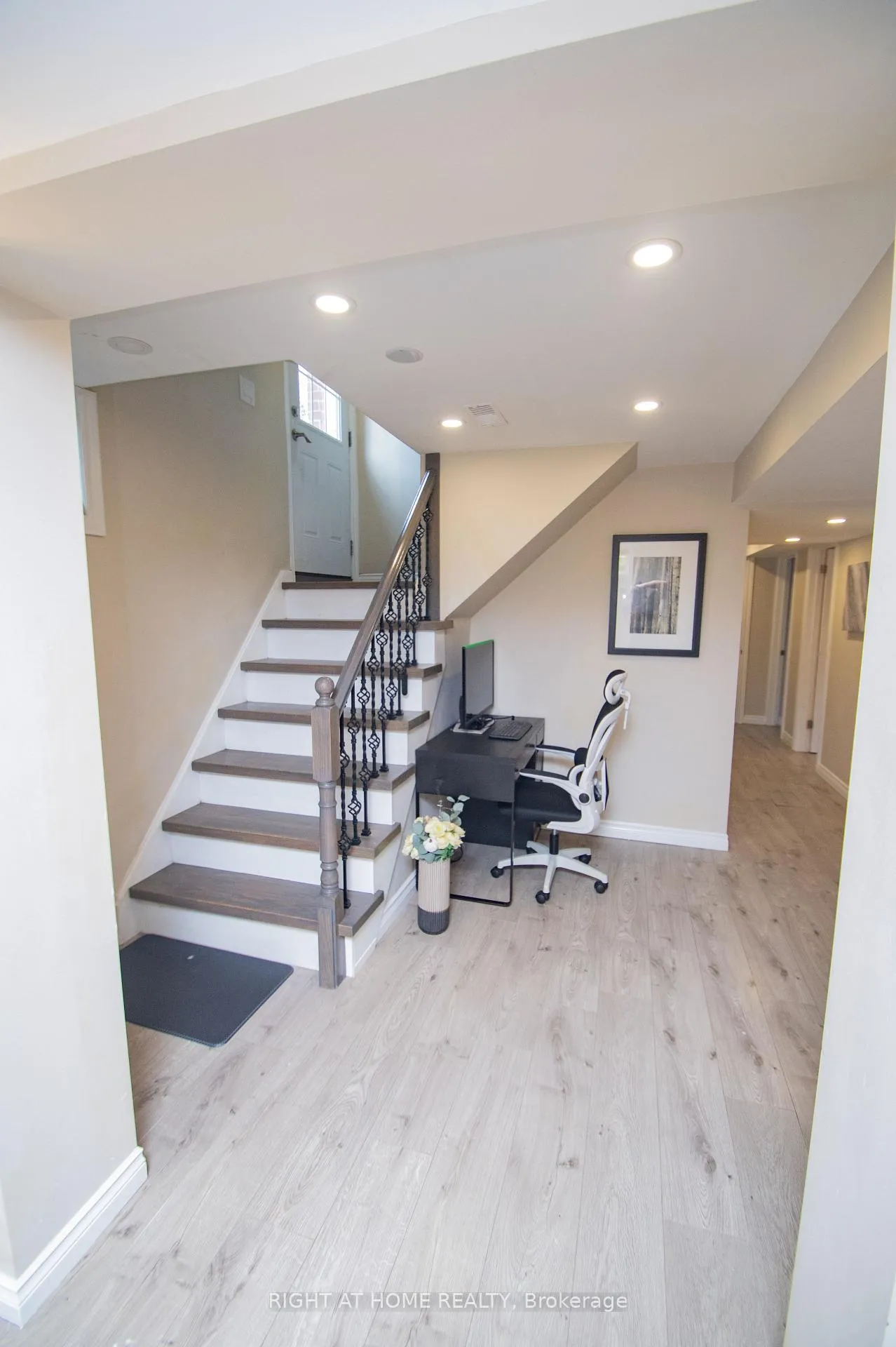 Photo 19 of 65 Bridgenorth Crescent, Etobicoke, Thistletown-Beaumonde Heights — HOMEH