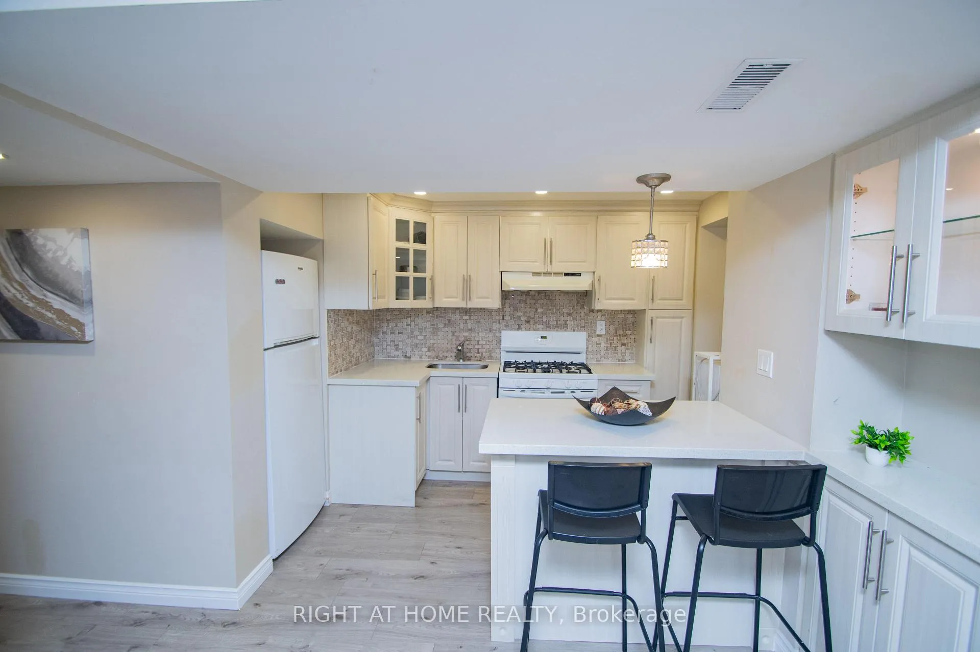 Photo 22 of 65 Bridgenorth Crescent, Etobicoke, Thistletown-Beaumonde Heights — HOMEH