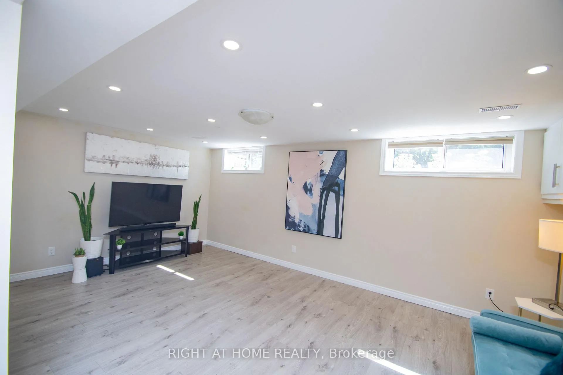 Photo 23 of 65 Bridgenorth Crescent, Etobicoke, Thistletown-Beaumonde Heights — HOMEH