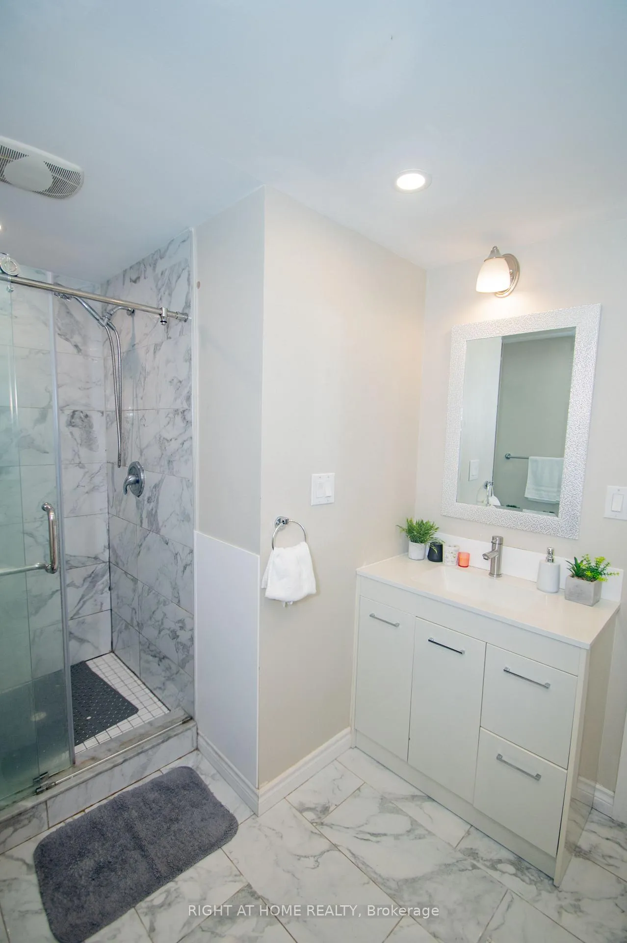 Photo 33 of 65 Bridgenorth Crescent, Etobicoke, Thistletown-Beaumonde Heights — HOMEH