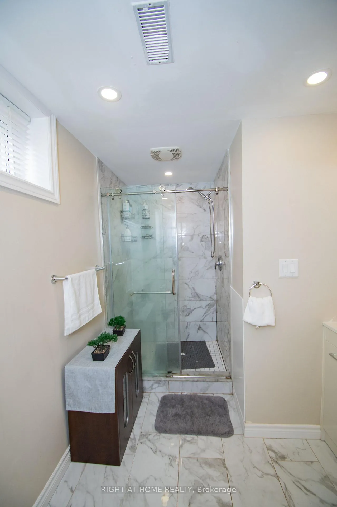 Photo 34 of 65 Bridgenorth Crescent, Etobicoke, Thistletown-Beaumonde Heights — HOMEH