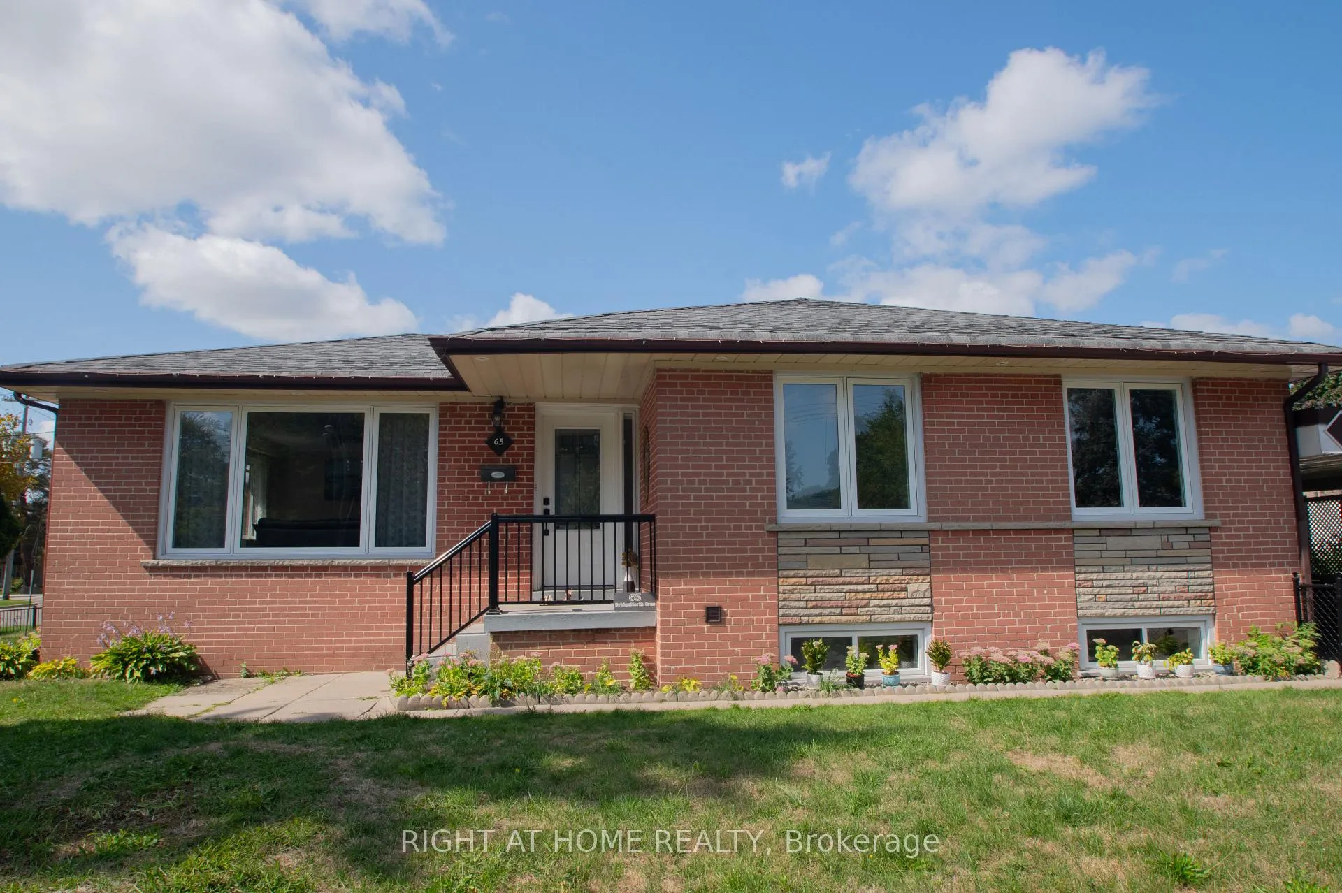 Photo 39 of 65 Bridgenorth Crescent, Etobicoke, Thistletown-Beaumonde Heights — HOMEH