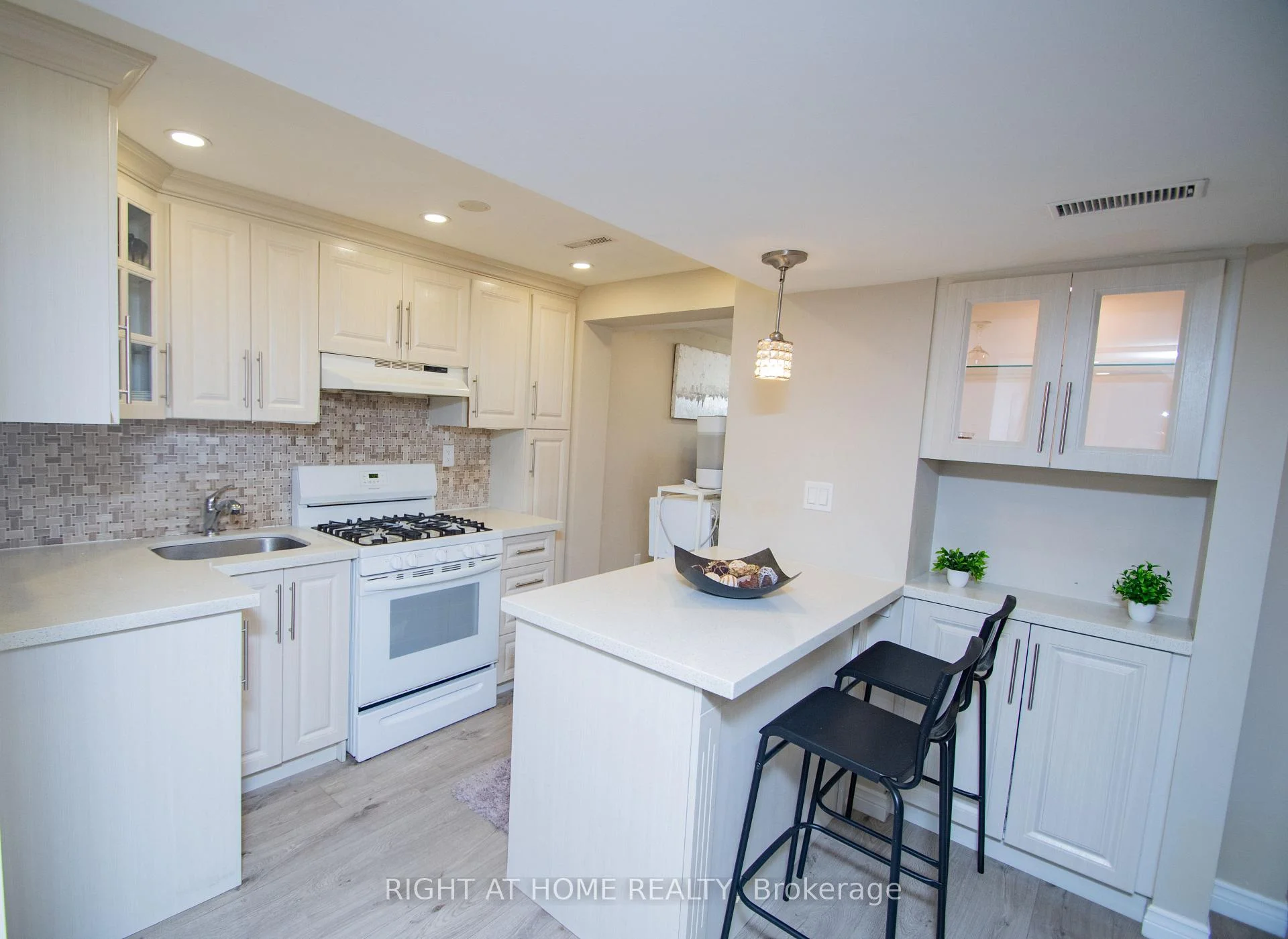 Photo 24 of 65 Bridgenorth Crescent, Etobicoke, Thistletown-Beaumonde Heights — HOMEH