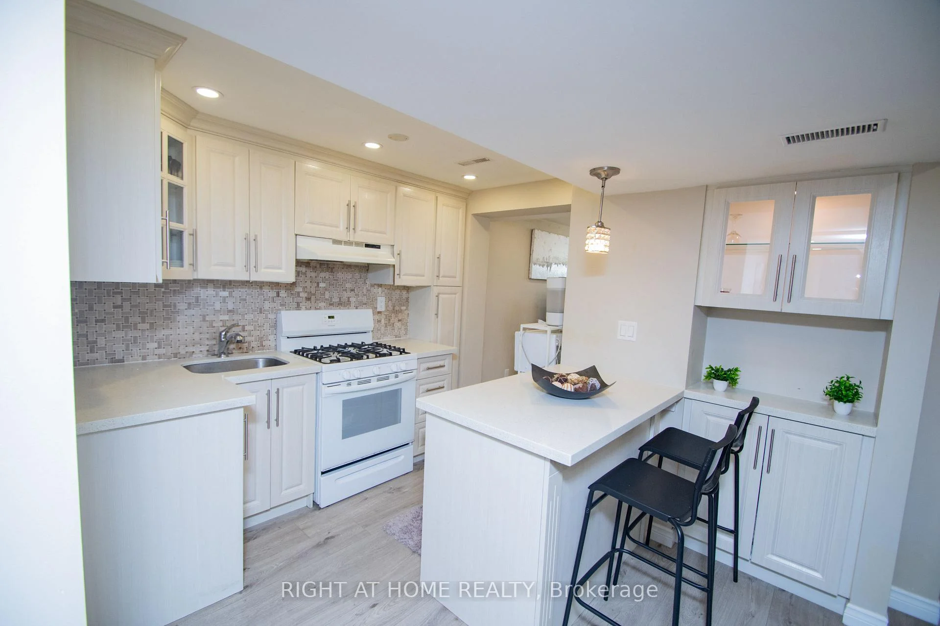 Photo 26 of 65 Bridgenorth Crescent, Etobicoke, Thistletown-Beaumonde Heights — HOMEH