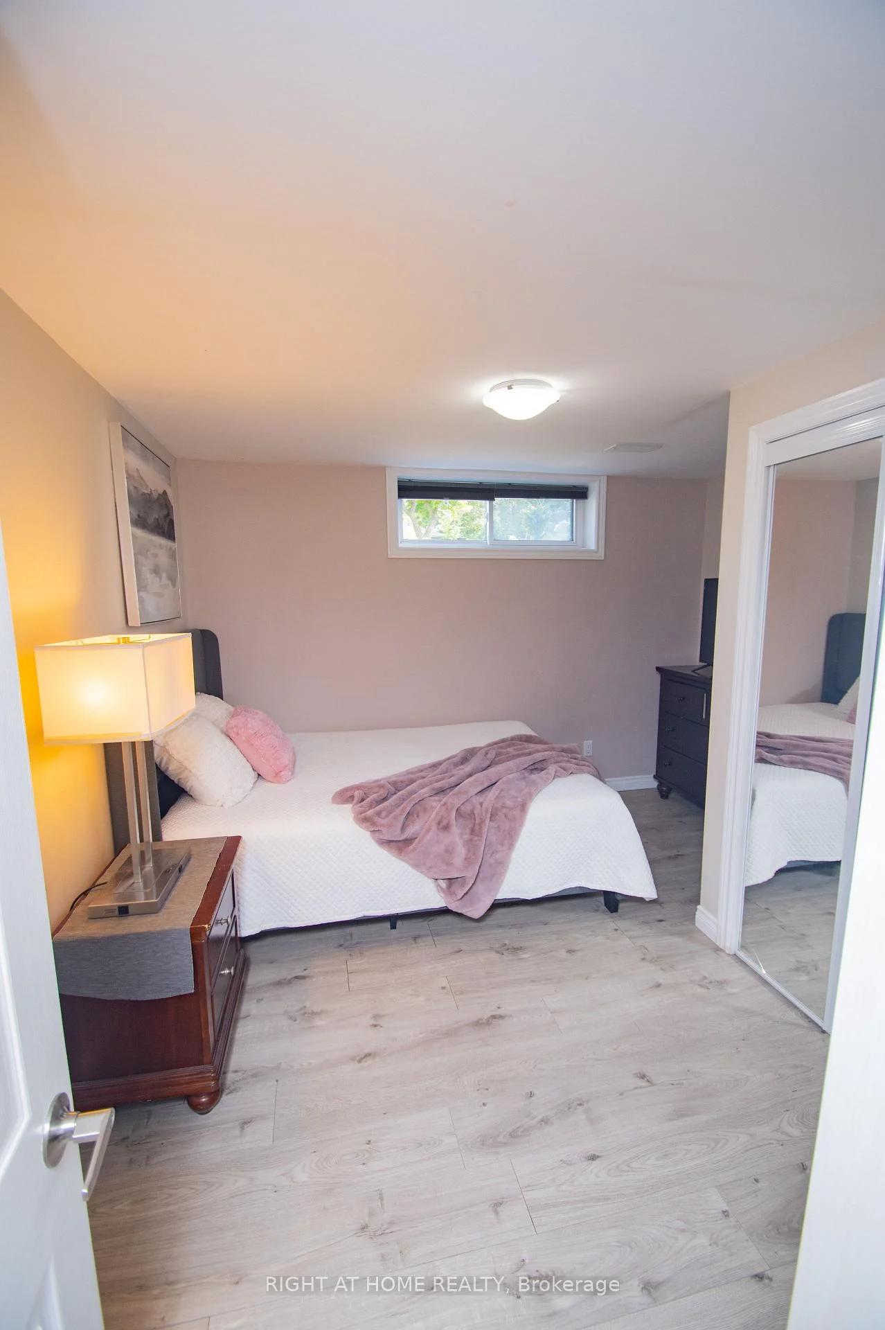 Photo 32 of 65 Bridgenorth Crescent, Etobicoke, Thistletown-Beaumonde Heights — HOMEH