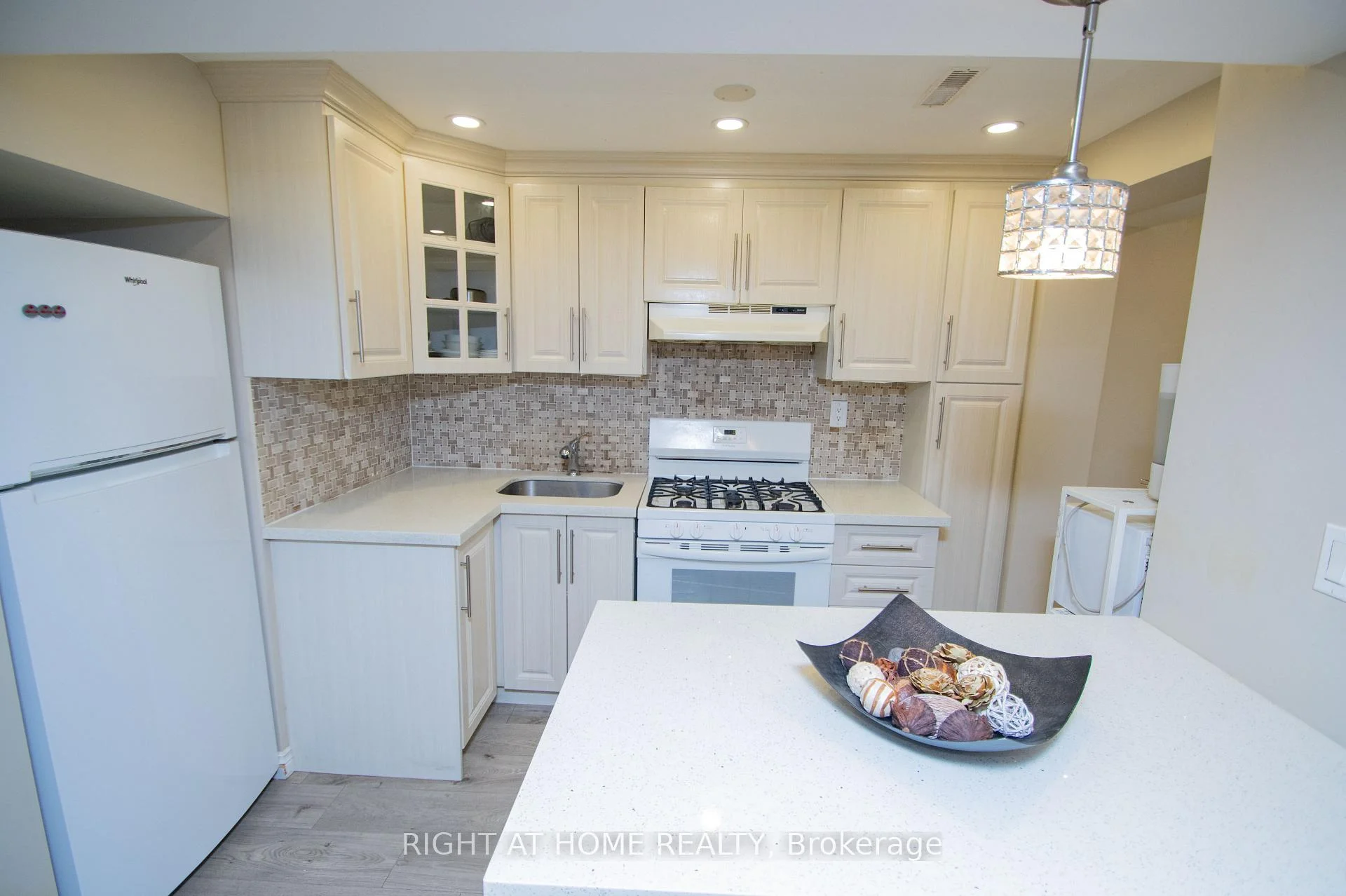 Photo 40 of 65 Bridgenorth Crescent, Etobicoke, Thistletown-Beaumonde Heights — HOMEH