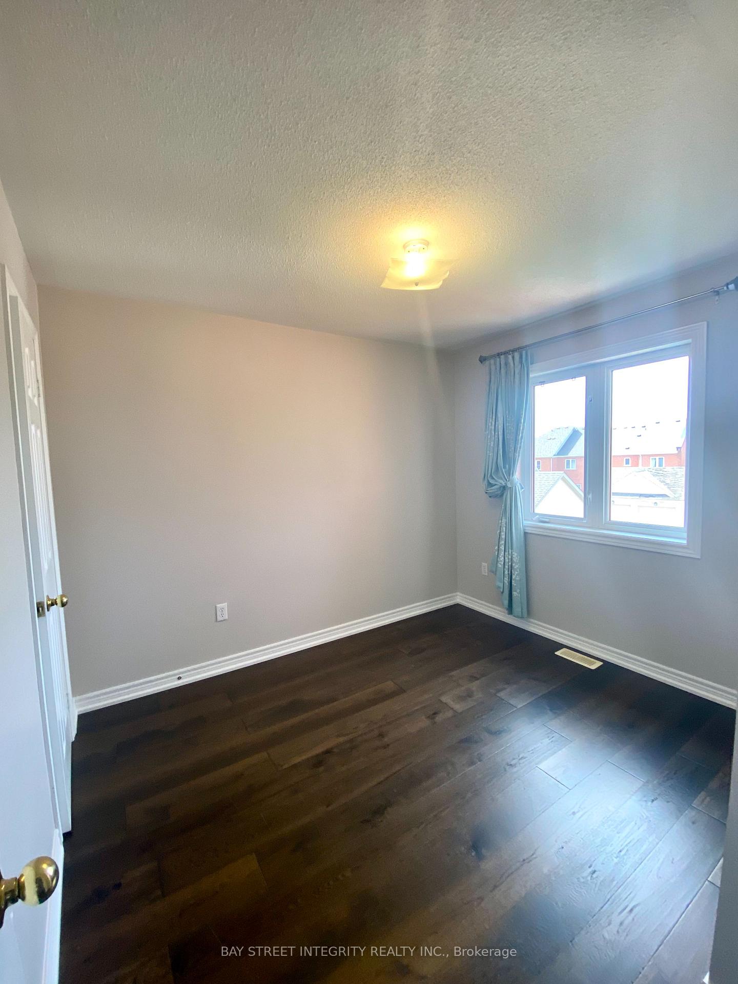 Photo 10 of 52 John Gary Drive, Markham, Village Green-South Unionville — HOMEH
