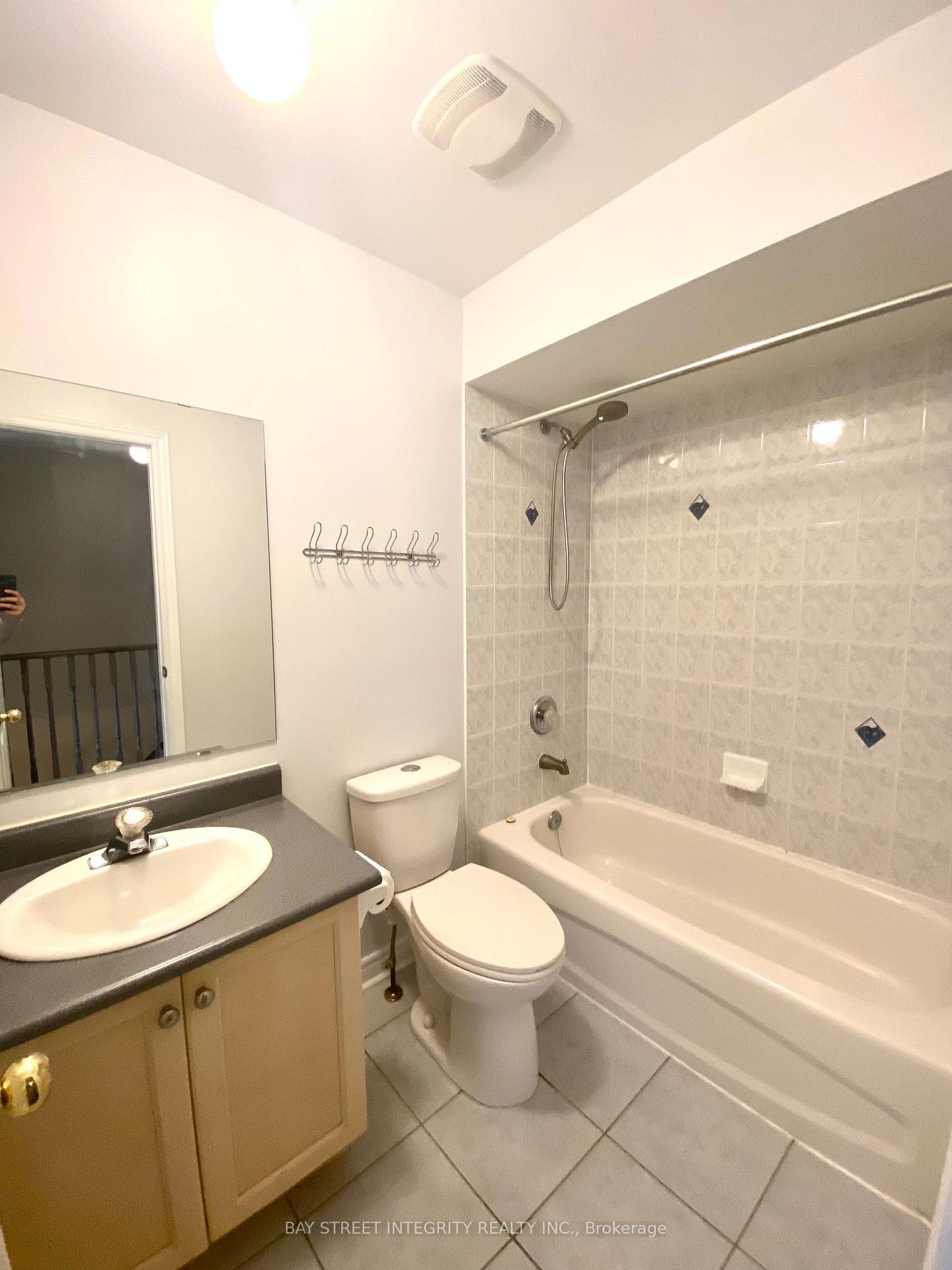 Photo 11 of 52 John Gary Drive, Markham, Village Green-South Unionville — HOMEH