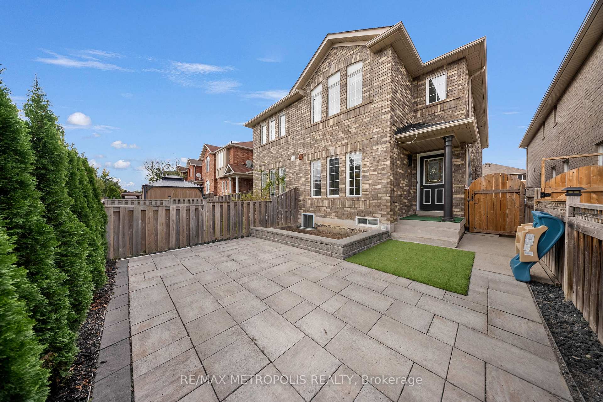 Photo 6 of 1316 Mowat Lane, Milton, Dempsey — HOMEH
