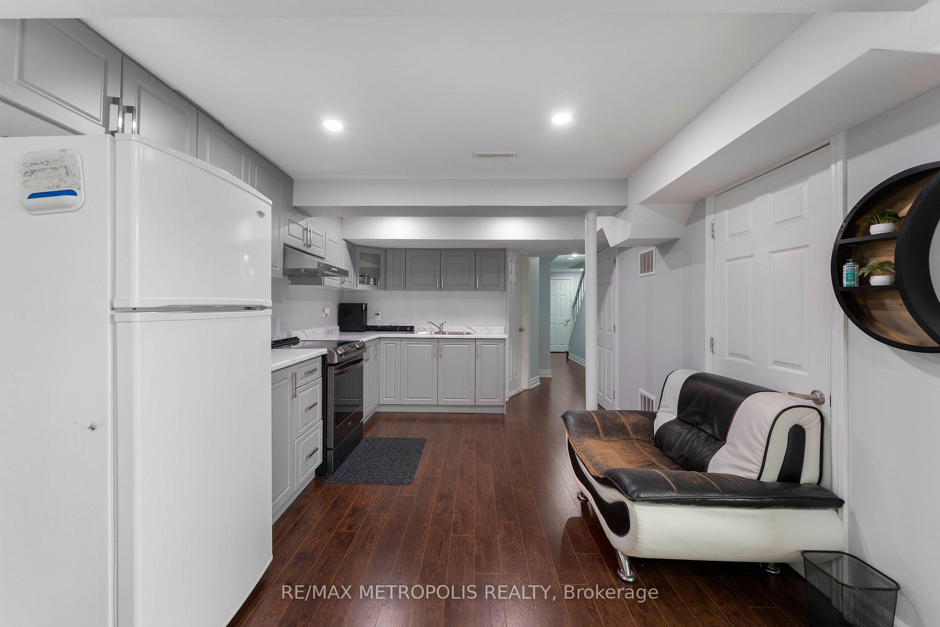 Photo 9 of 1316 Mowat Lane, Milton, Dempsey — HOMEH