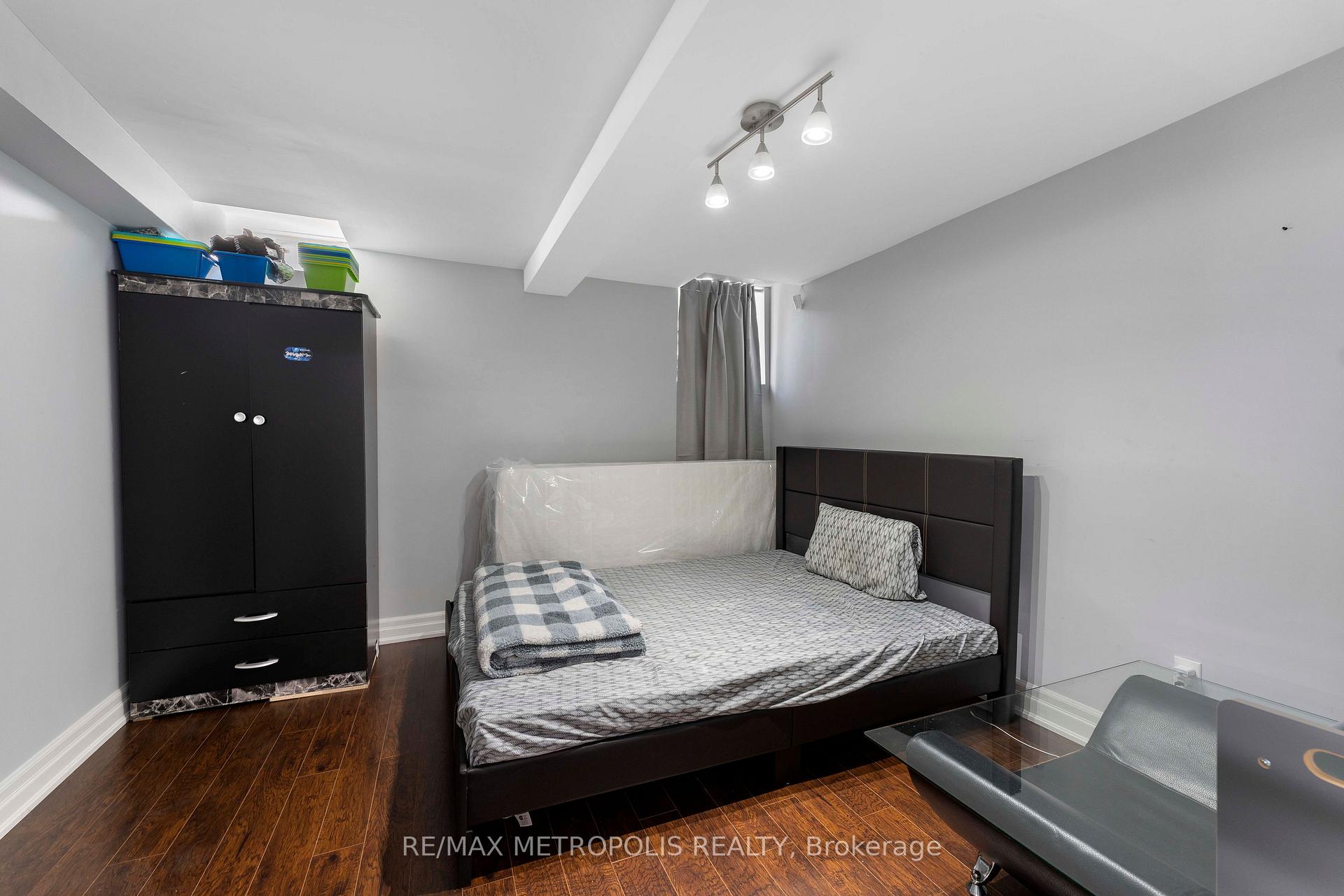 Photo 12 of 1316 Mowat Lane, Milton, Dempsey — HOMEH