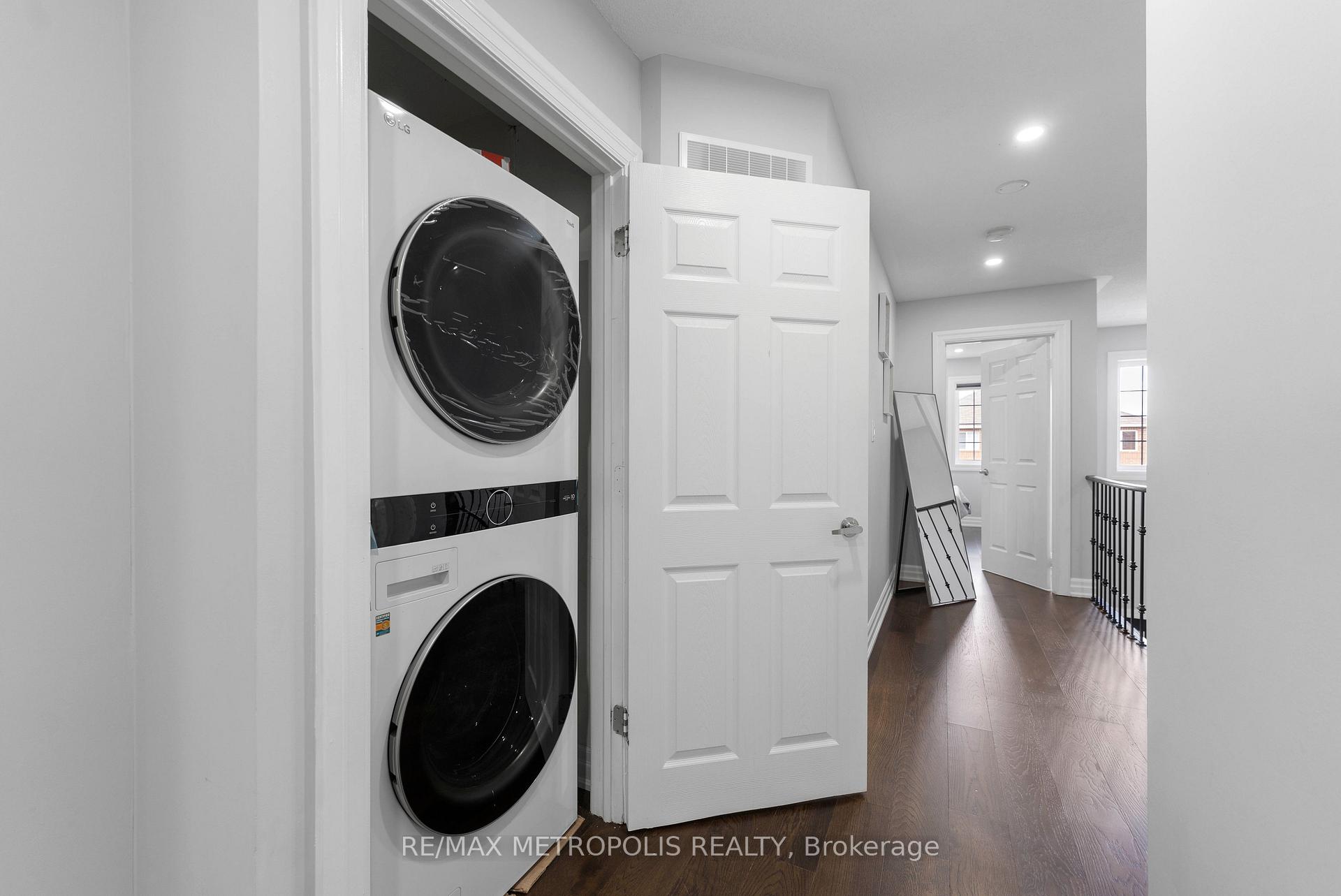 Photo 33 of 1316 Mowat Lane, Milton, Dempsey — HOMEH