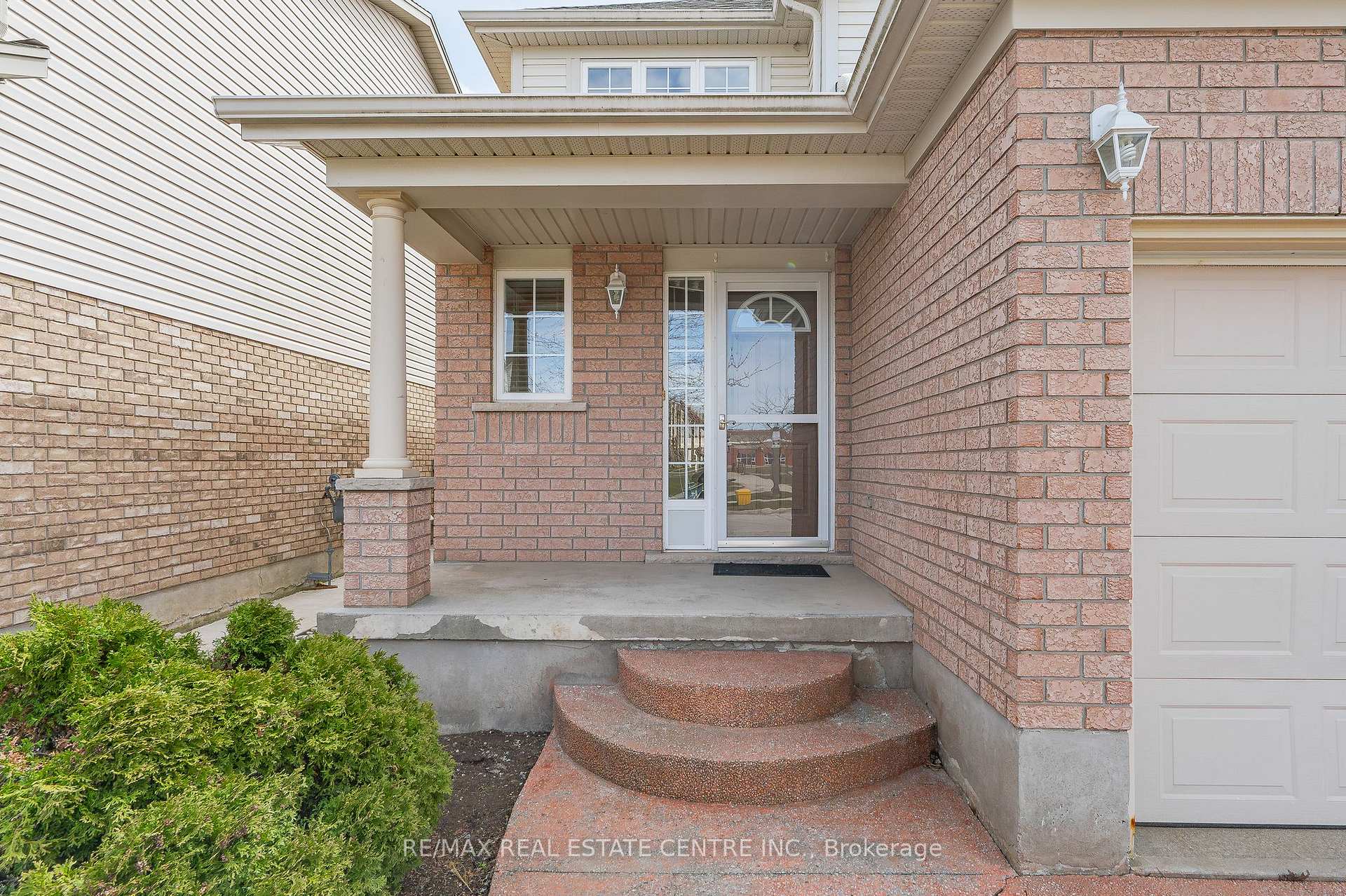 Photo 2 of 563 Commonwealth Crescent, Kitchener — HOMEH