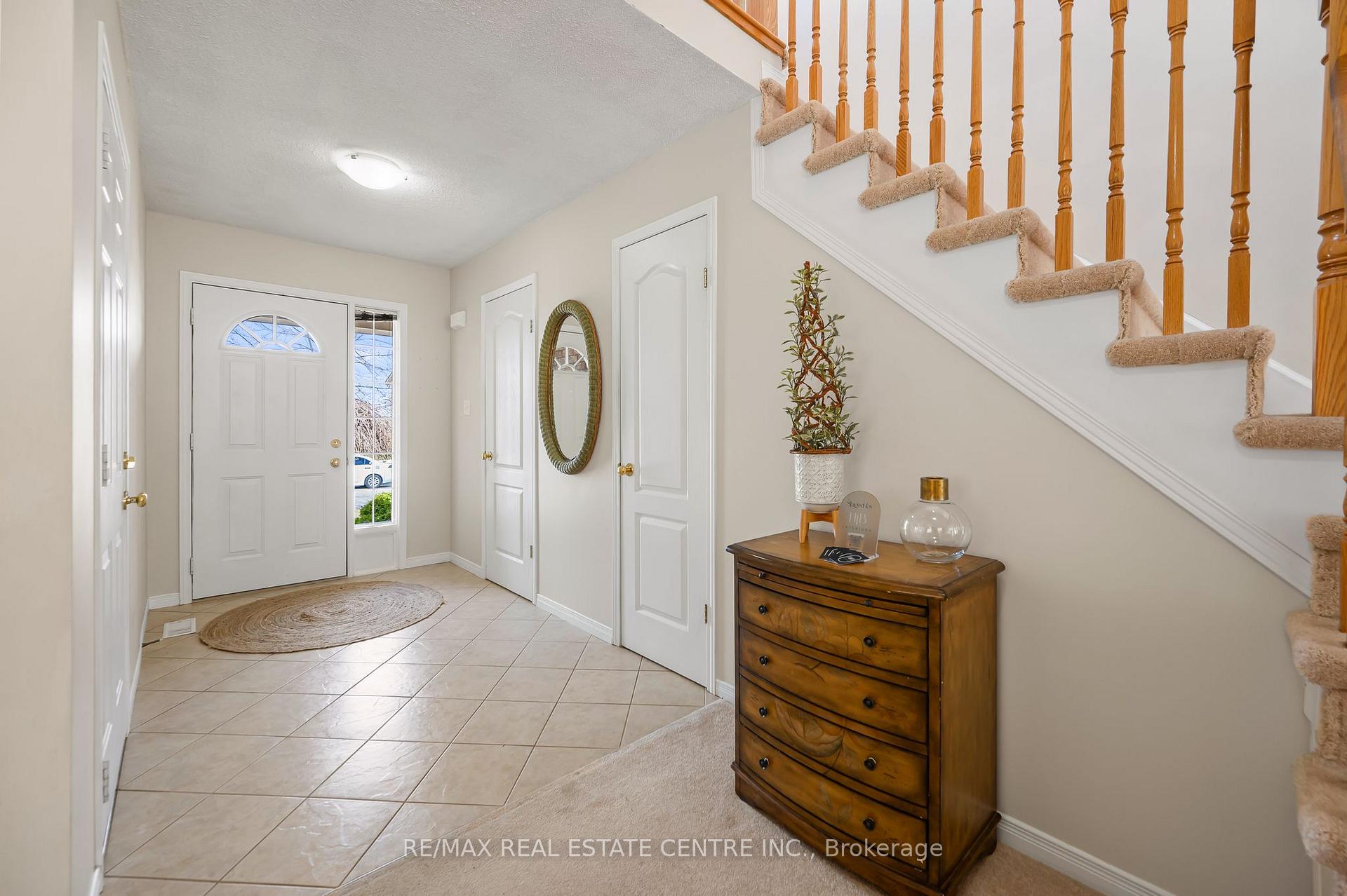 Photo 3 of 563 Commonwealth Crescent, Kitchener — HOMEH