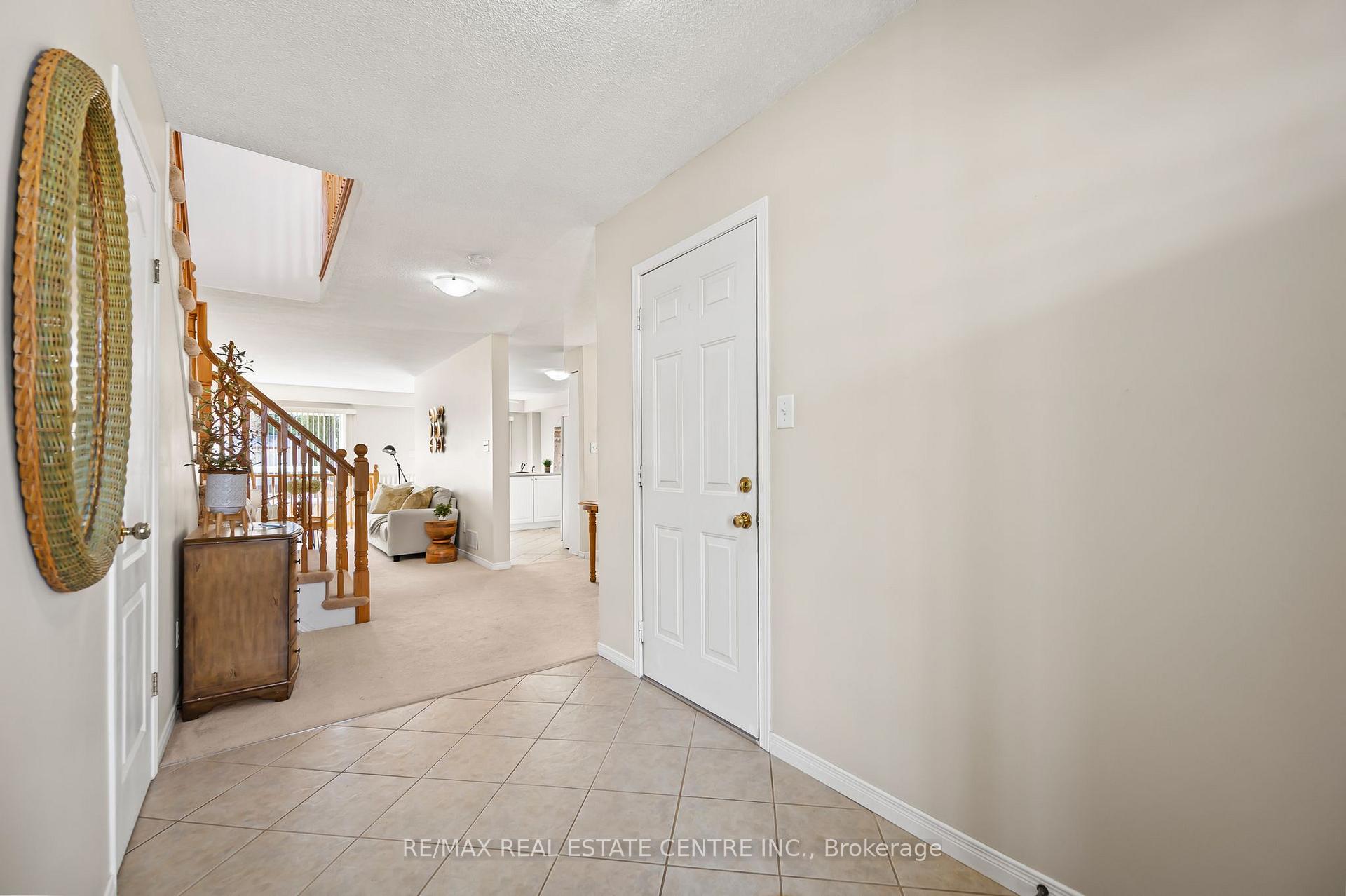 Photo 4 of 563 Commonwealth Crescent, Kitchener — HOMEH