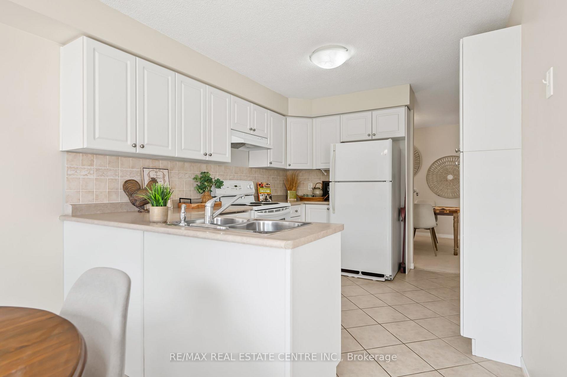 Photo 15 of 563 Commonwealth Crescent, Kitchener — HOMEH