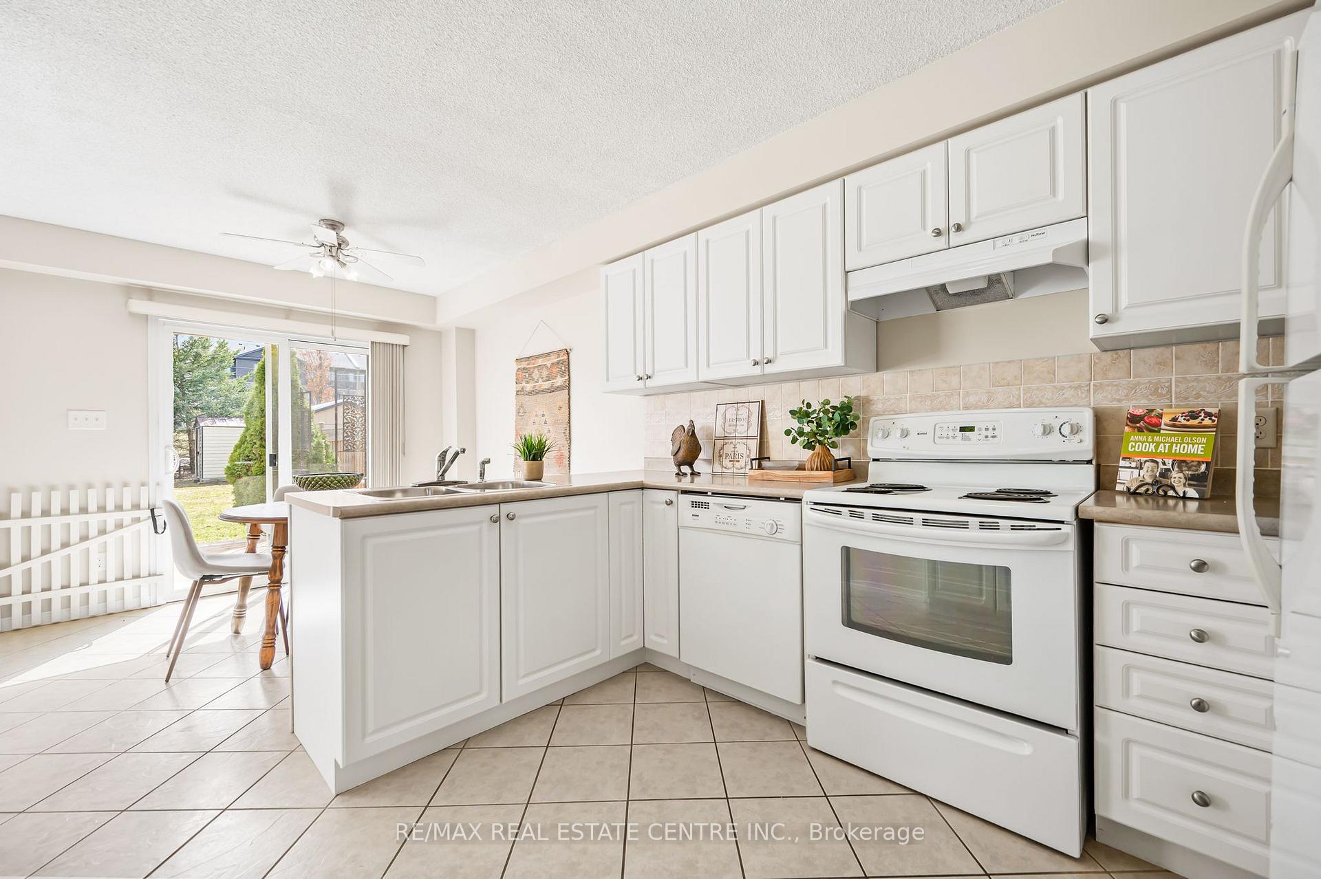 Photo 18 of 563 Commonwealth Crescent, Kitchener — HOMEH