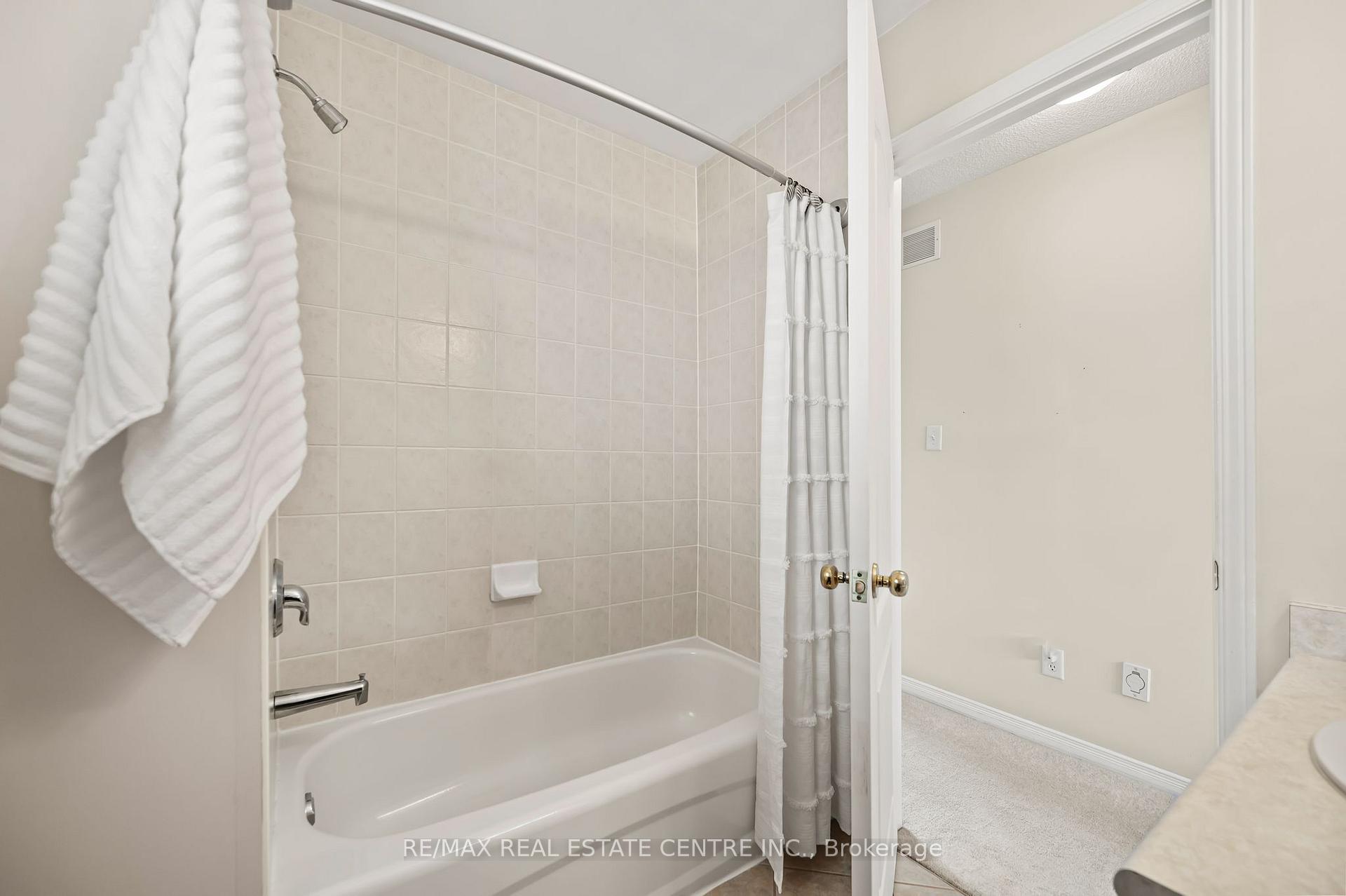 Photo 32 of 563 Commonwealth Crescent, Kitchener — HOMEH