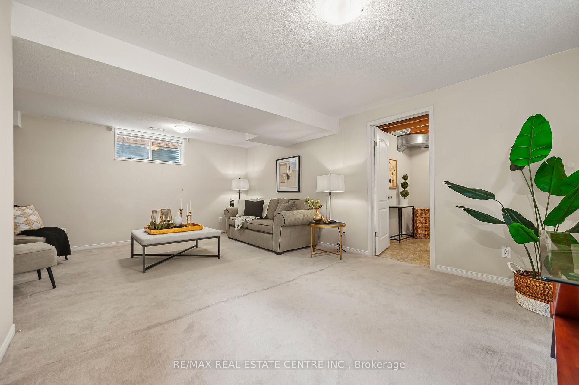 Photo 34 of 563 Commonwealth Crescent, Kitchener — HOMEH