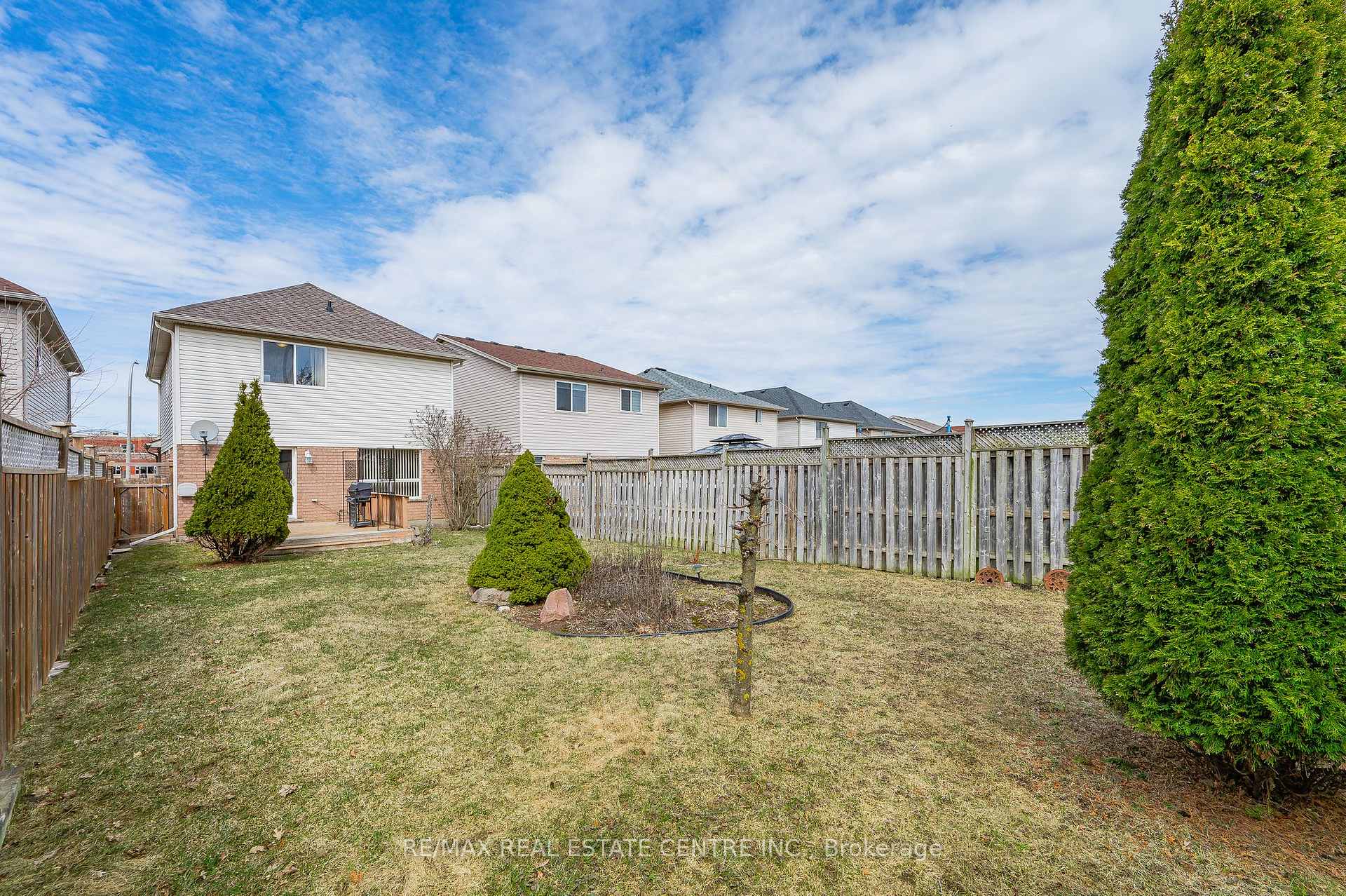 Photo 43 of 563 Commonwealth Crescent, Kitchener — HOMEH