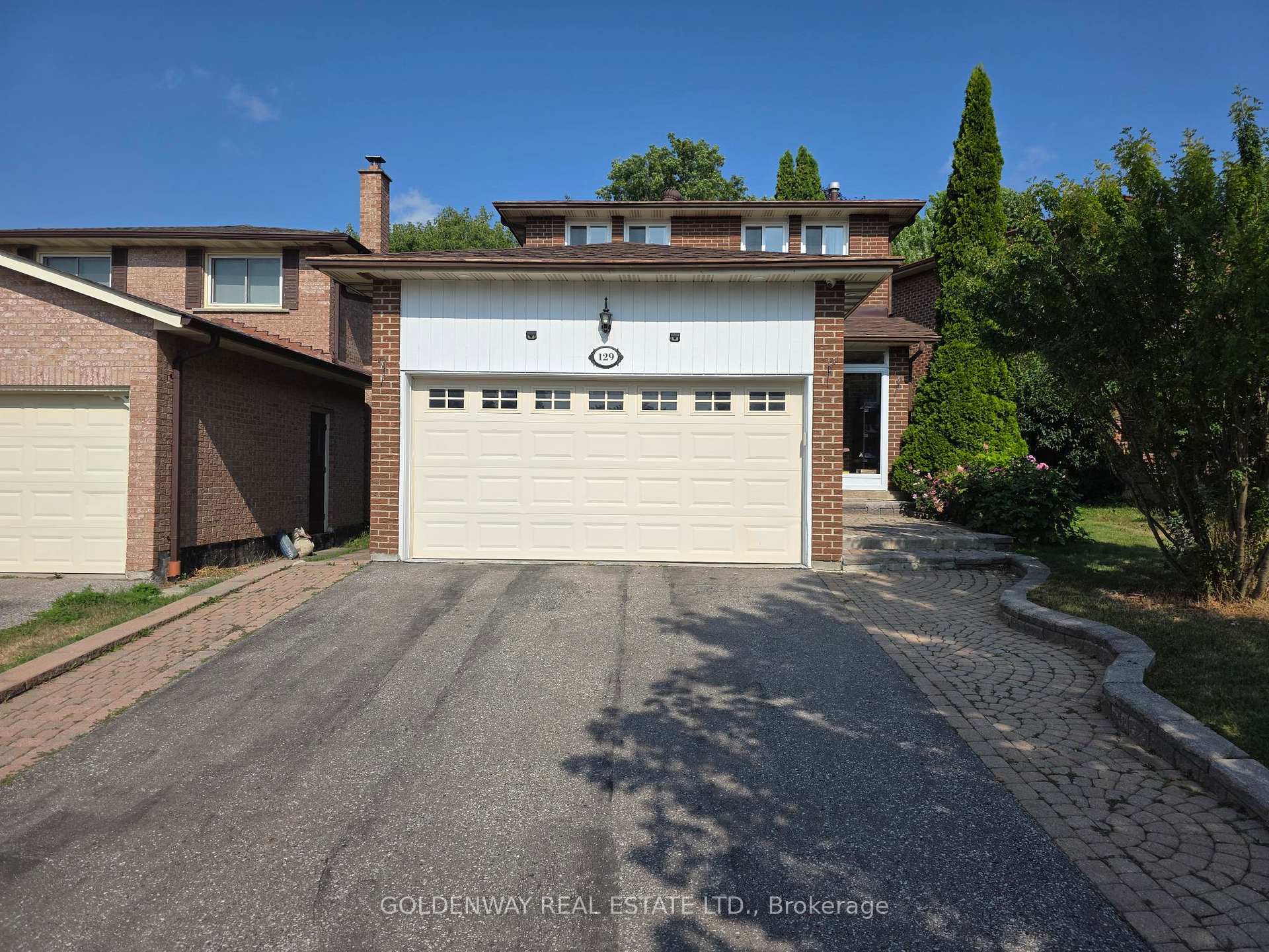 Front of 129 Major Buttons Drive