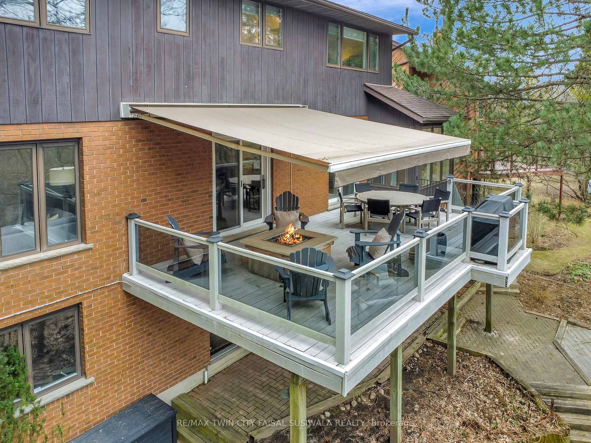 Photo 3 of 595 Mill Park Drive, Kitchener — HOMEH