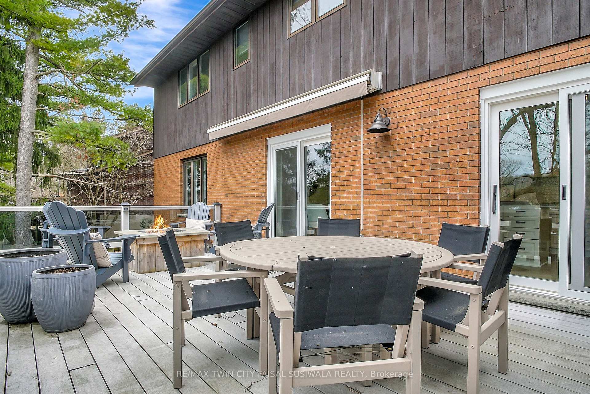 Photo 4 of 595 Mill Park Drive, Kitchener — HOMEH
