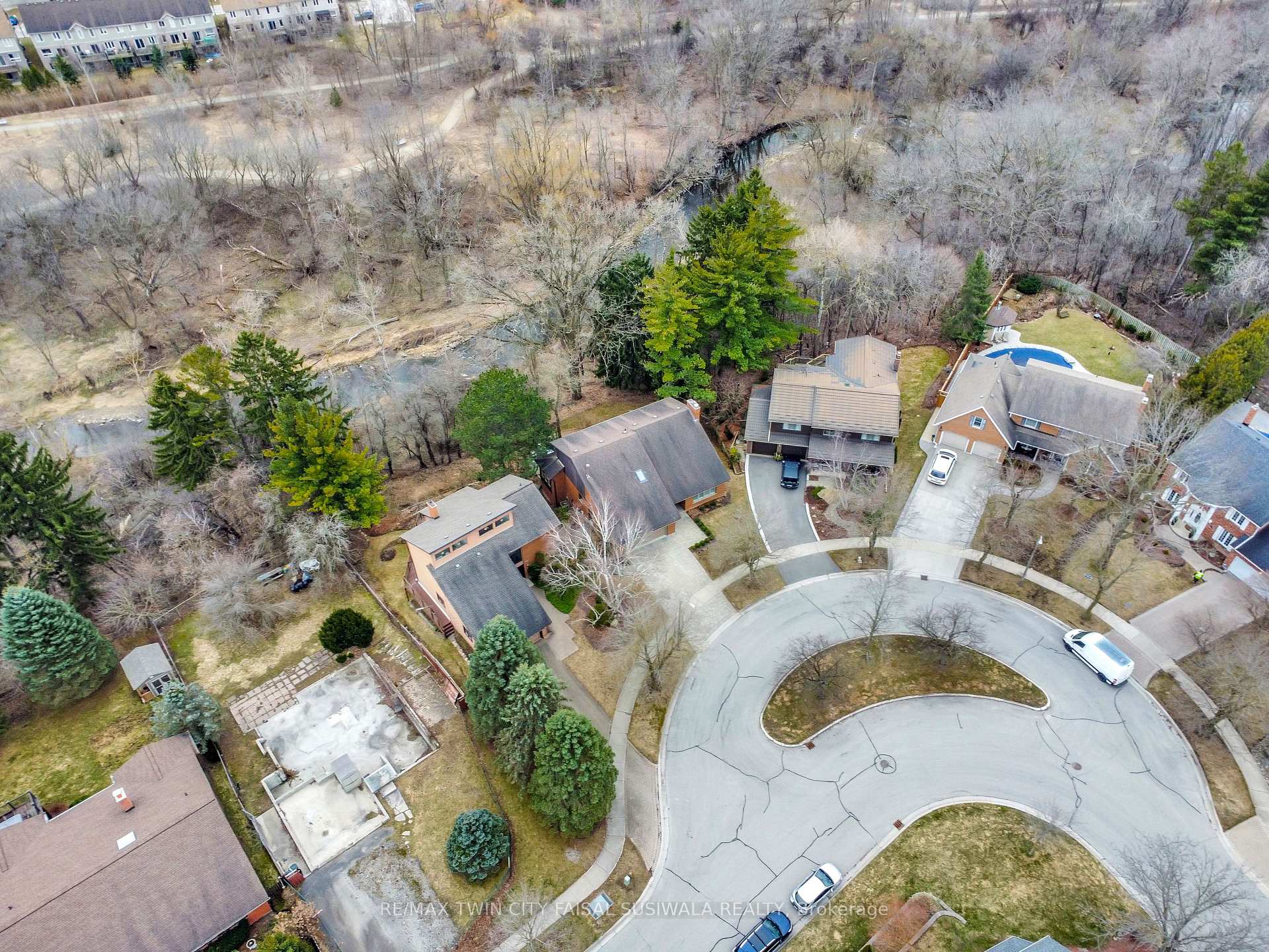 Photo 11 of 595 Mill Park Drive, Kitchener — HOMEH
