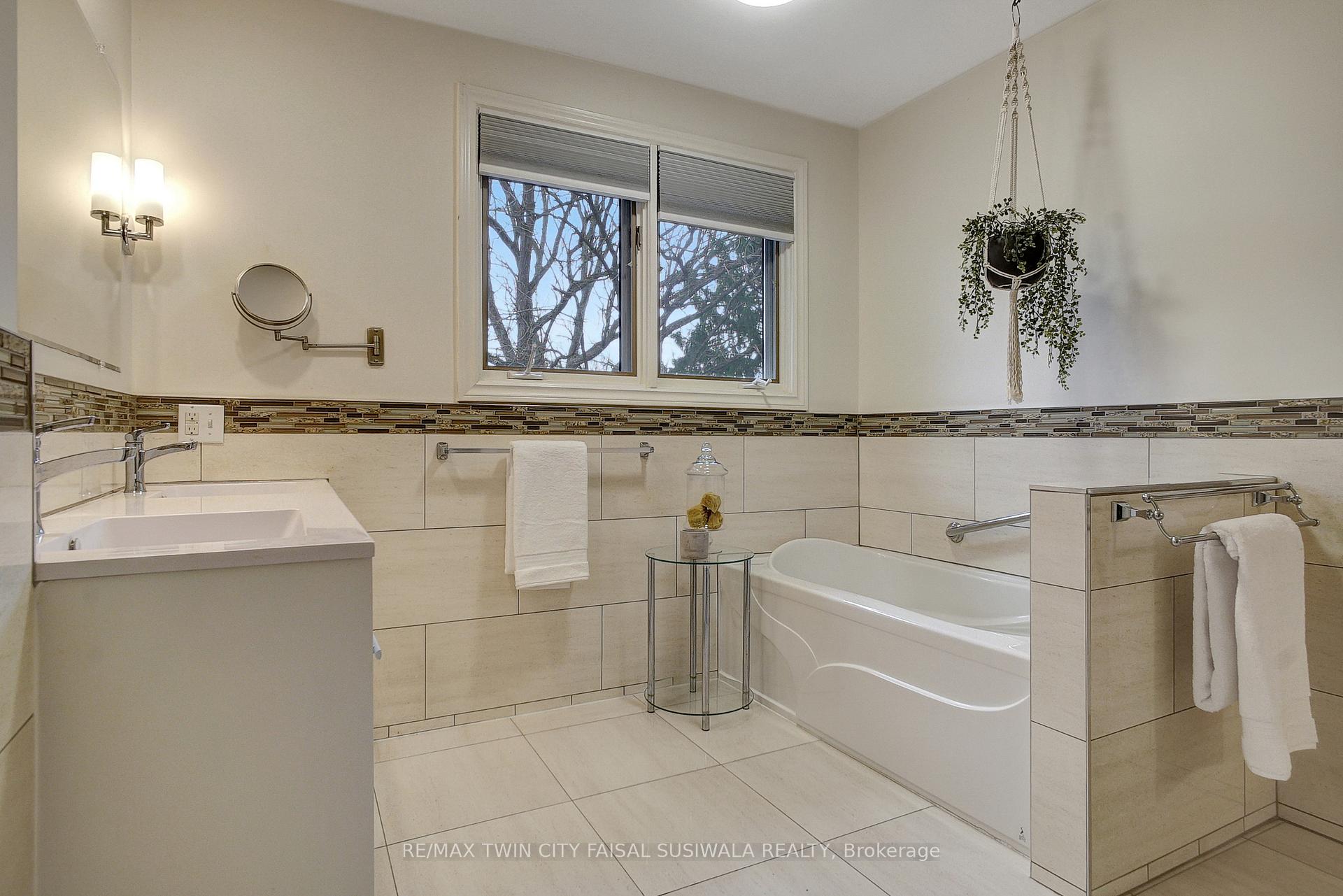Photo 35 of 595 Mill Park Drive, Kitchener — HOMEH