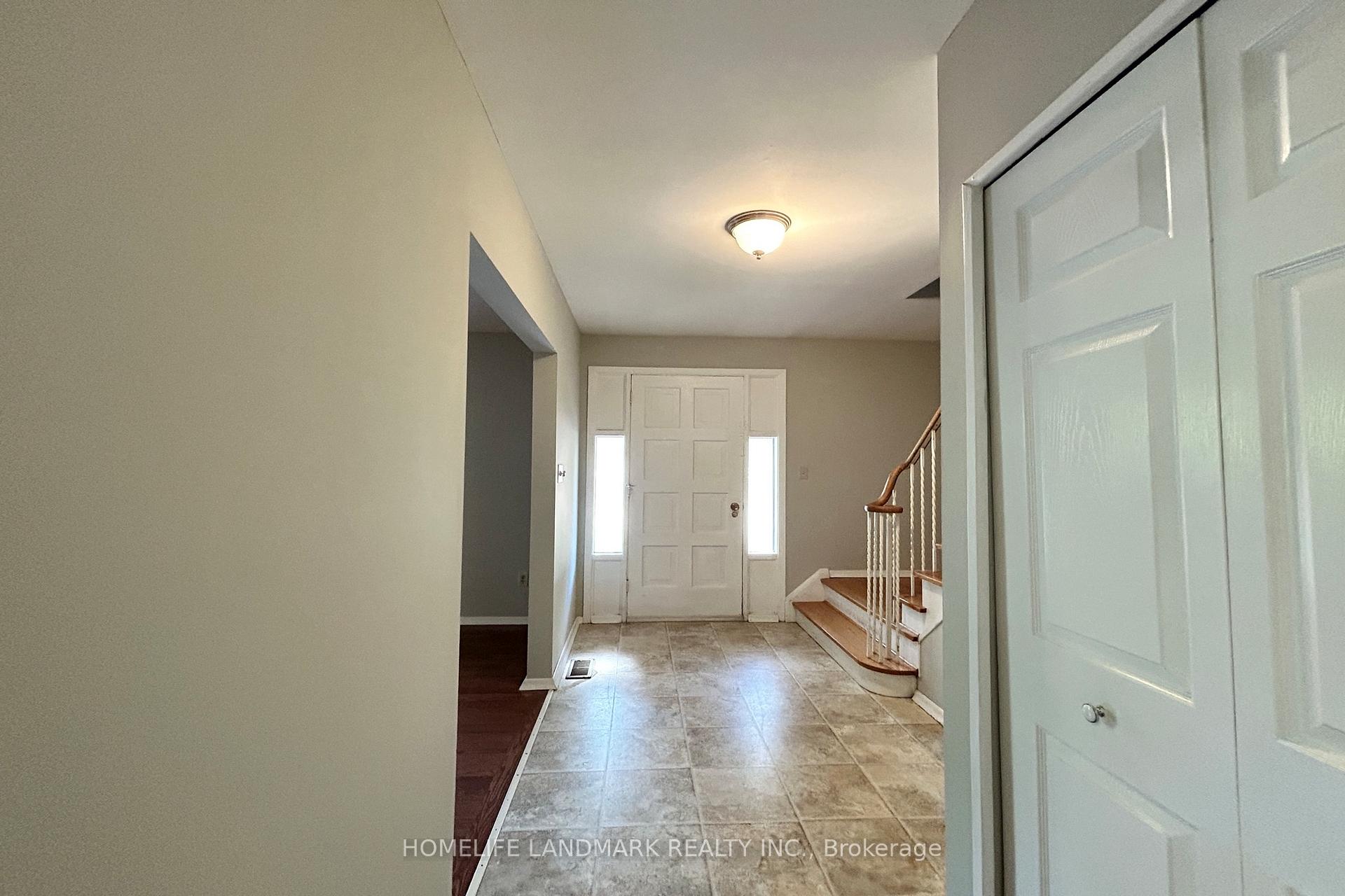 Photo 3 of 111 Drakefield Road, Markham, Bullock — HOMEH