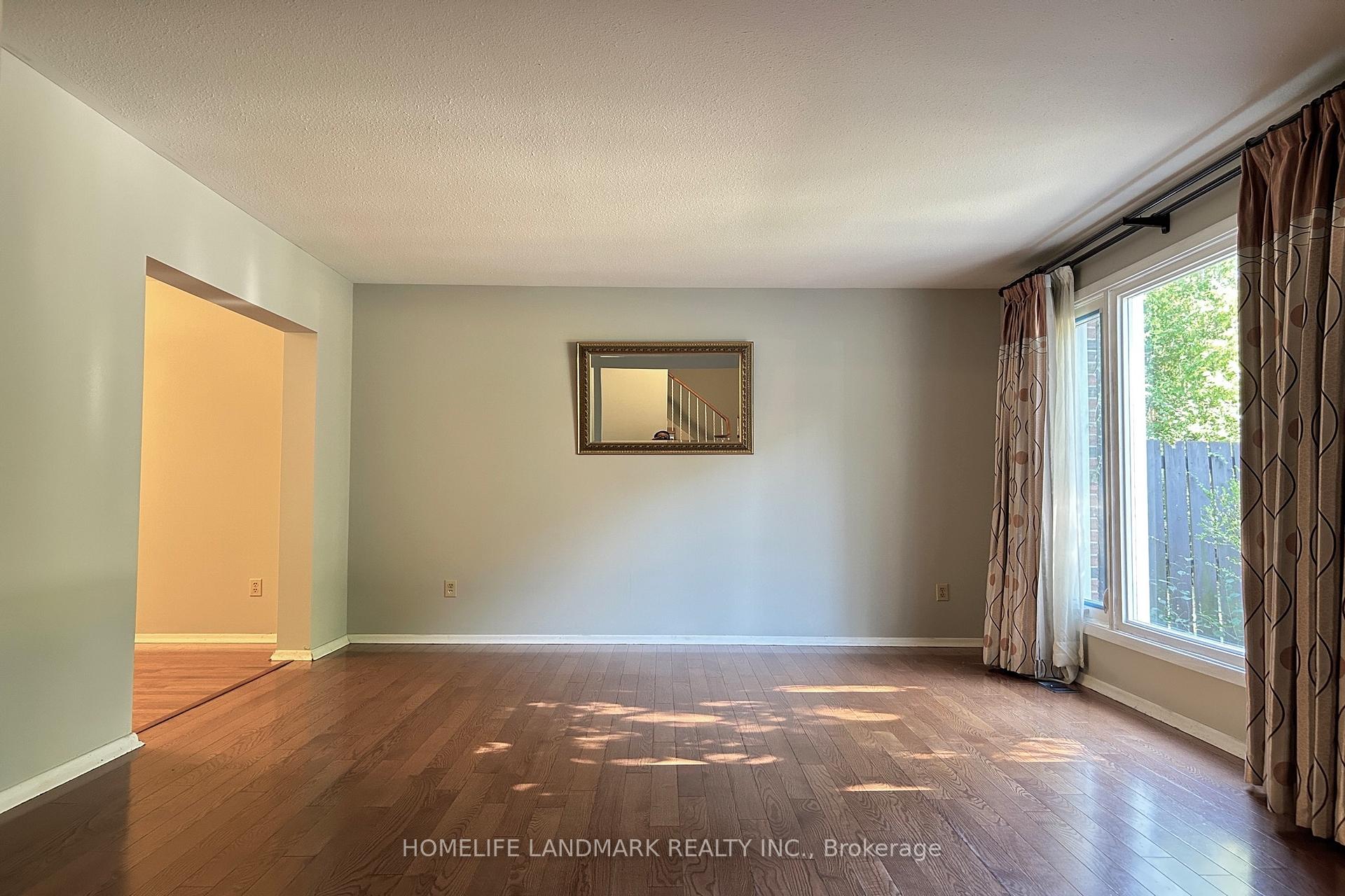 Photo 4 of 111 Drakefield Road, Markham, Bullock — HOMEH
