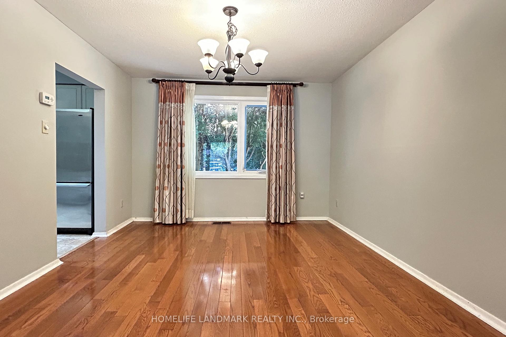 Photo 5 of 111 Drakefield Road, Markham, Bullock — HOMEH