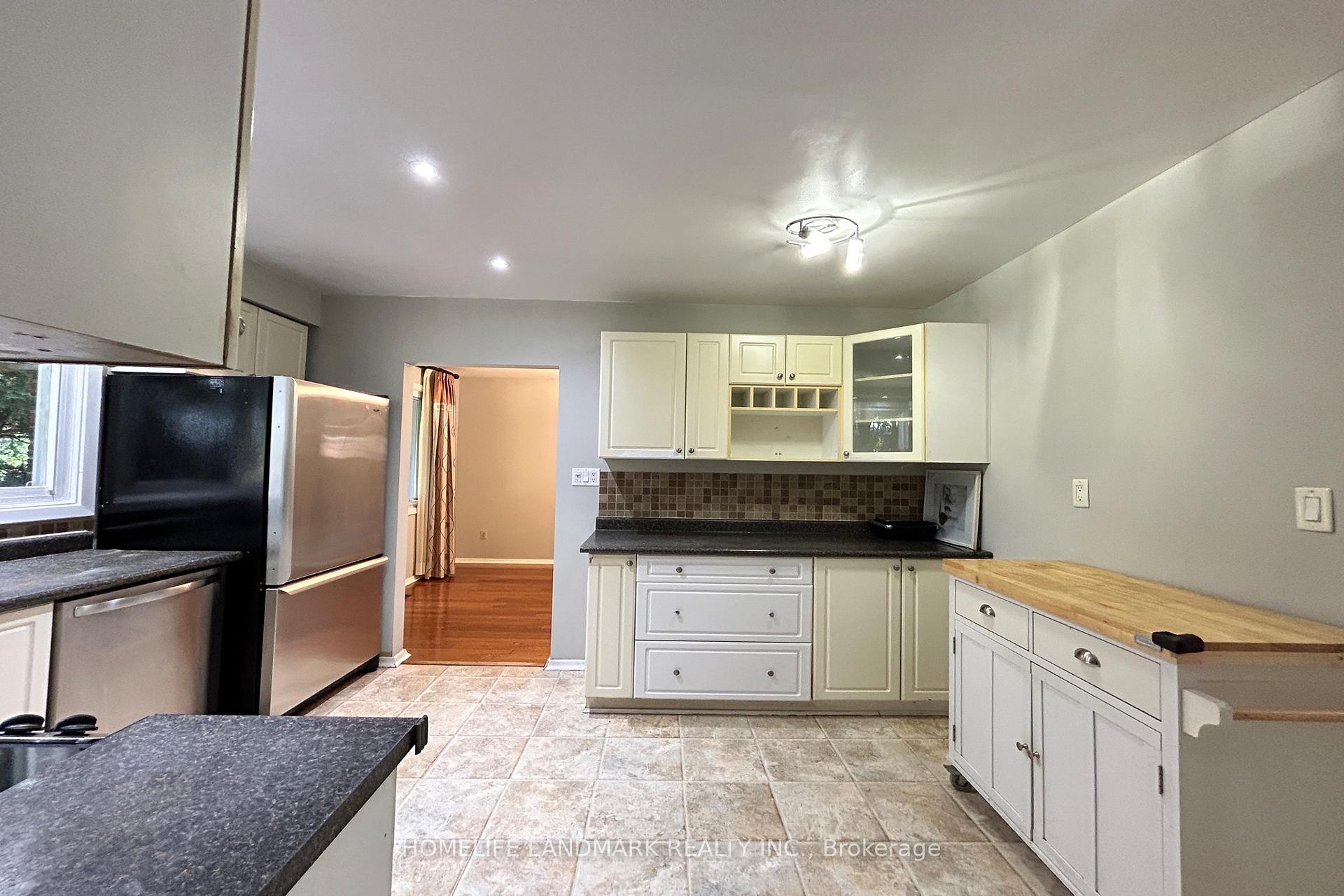 Photo 8 of 111 Drakefield Road, Markham, Bullock — HOMEH
